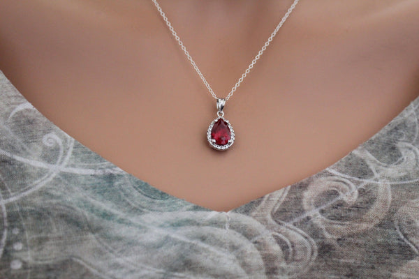 Top 150+ Crimson Charm Necklaces: Striking & Captivating Accents