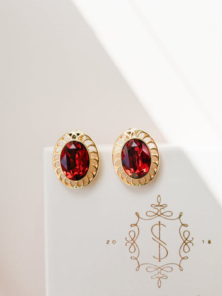 Top 150+ Crimson Earrings: Striking & Captivating Ornaments