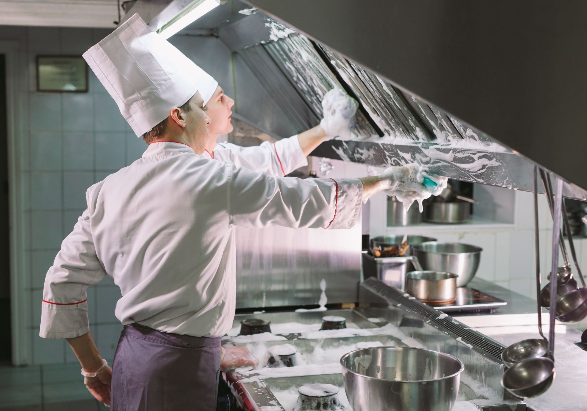 Dégraissage et nettoyage des systèmes d'extraction en cuisines – Hot Clean