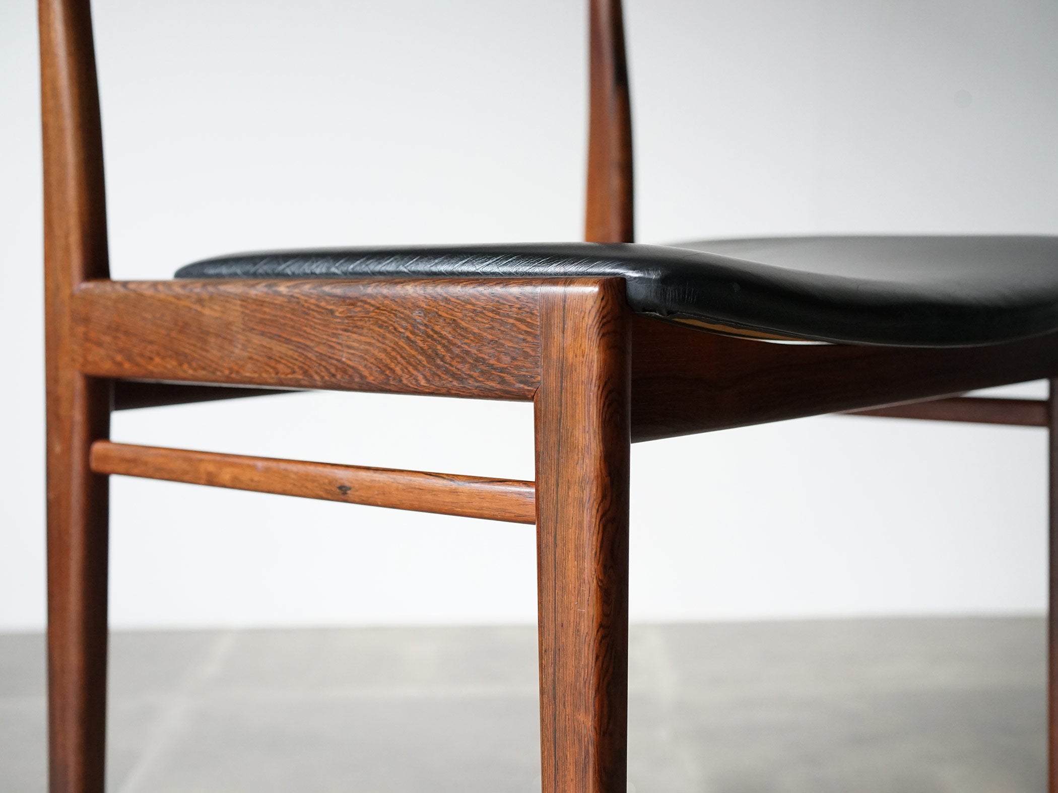 ヘンリーローゼングレンハンセン 北欧ダイニングチェア ローズウッド レザーの椅子 Henry Rosengren Hansen Model 59 Chair