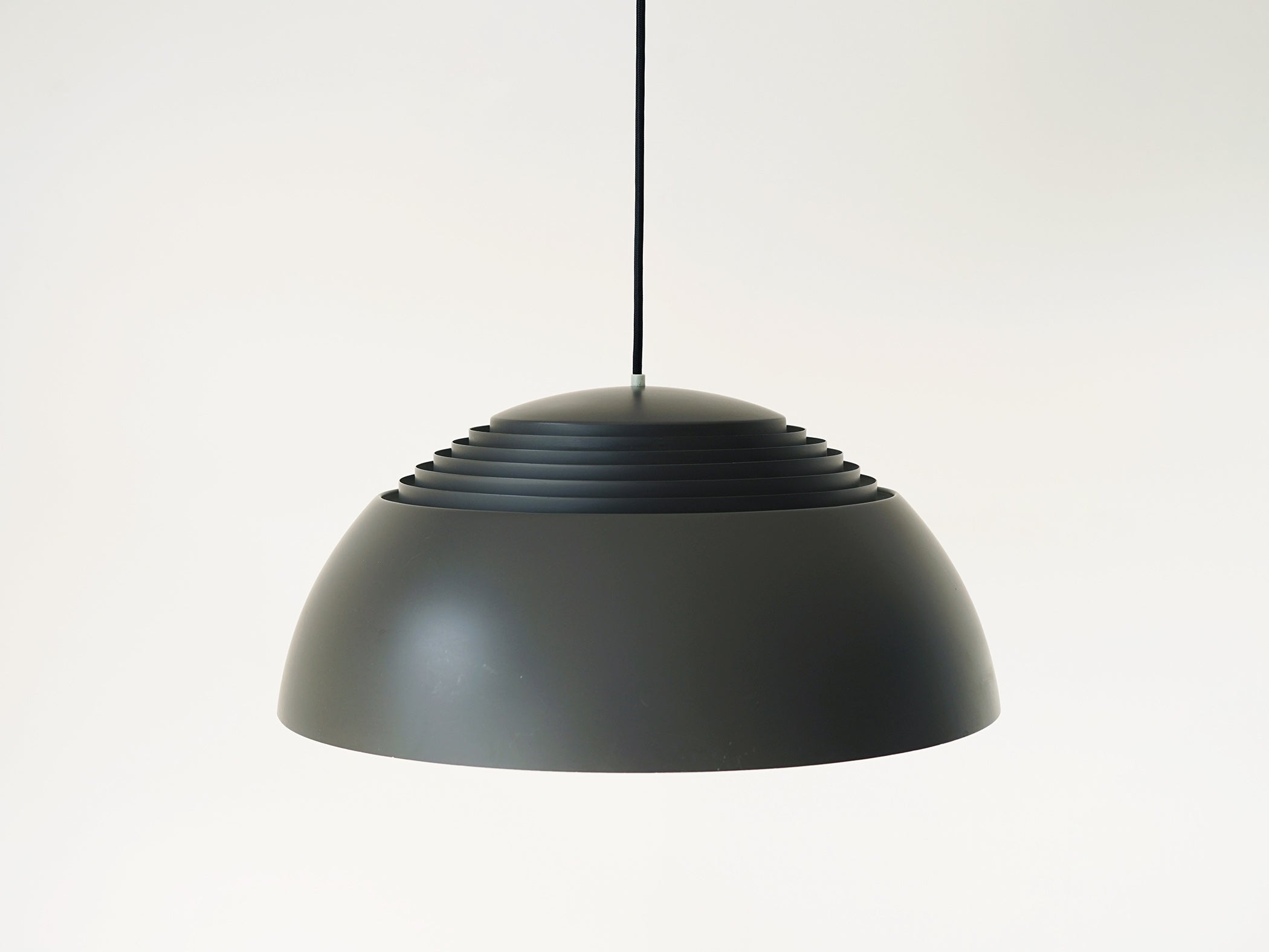 Arne Jacobsen AJ pendant アルネヤコブセンの吊り下げ照明