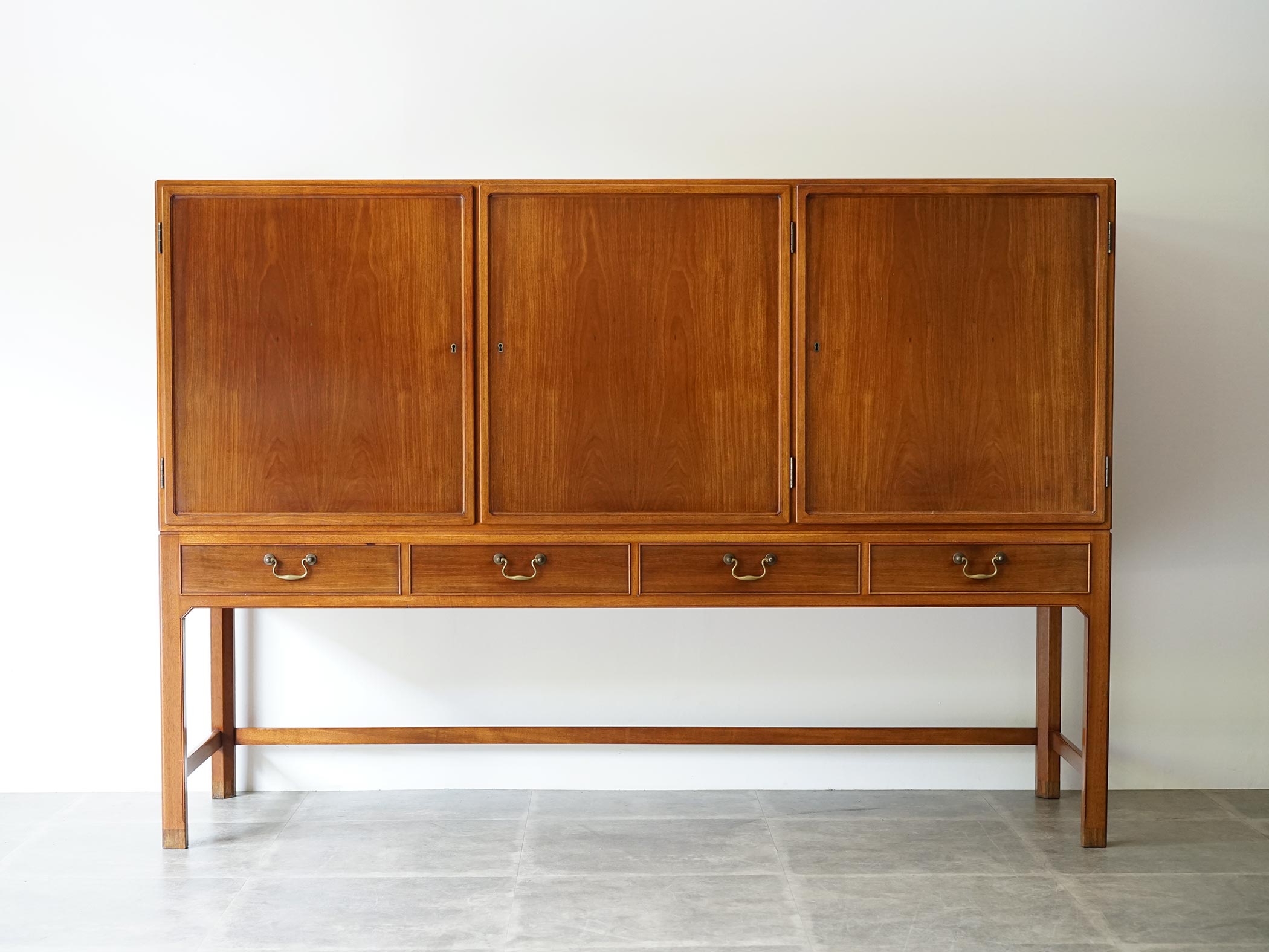 ヤコブケア サイトボート キャビネット Jacob Kjær Sideboard