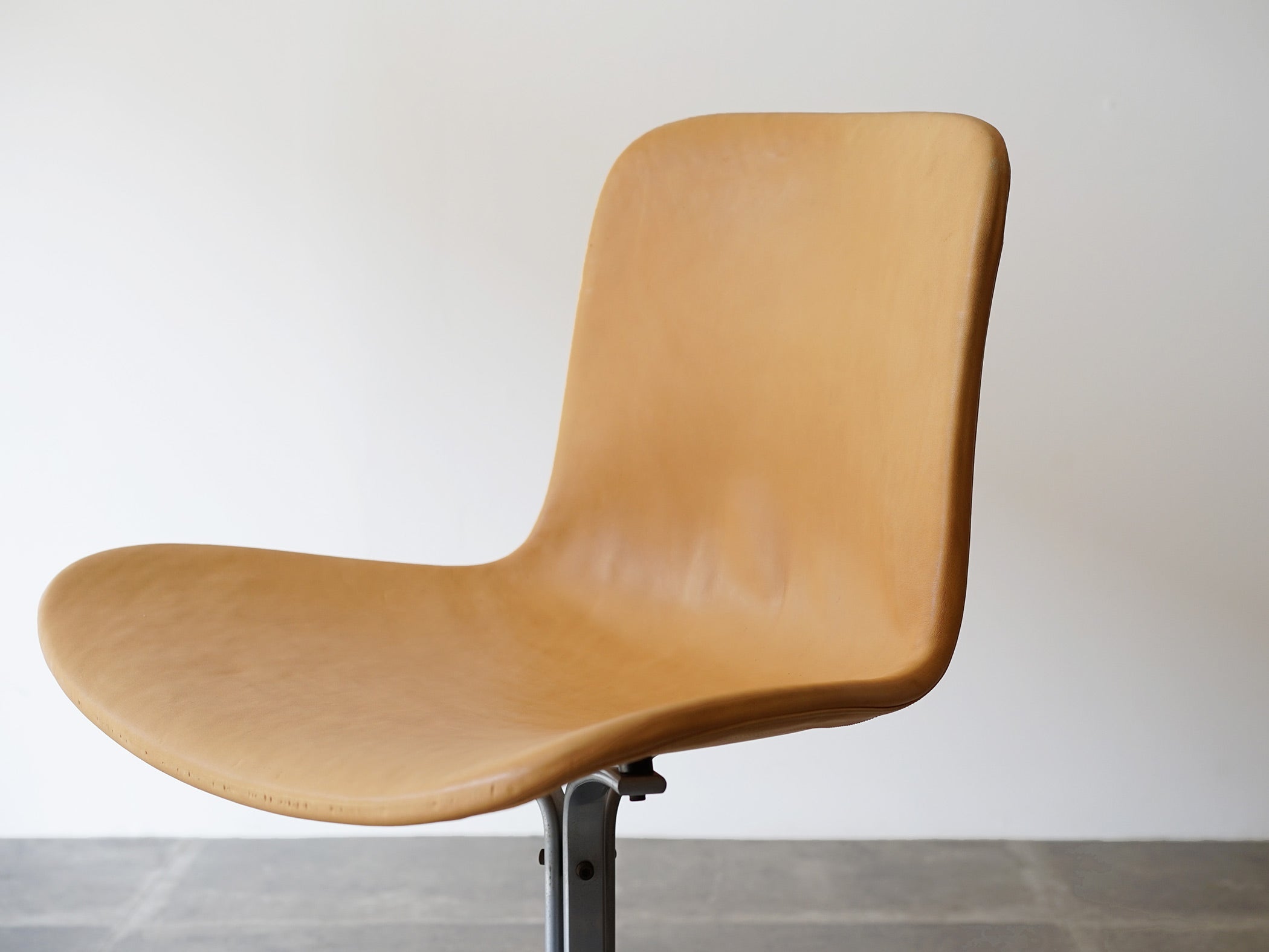 ポールケアホルム PK9 チェア 3本脚の椅子 Poul Kjærholm chair