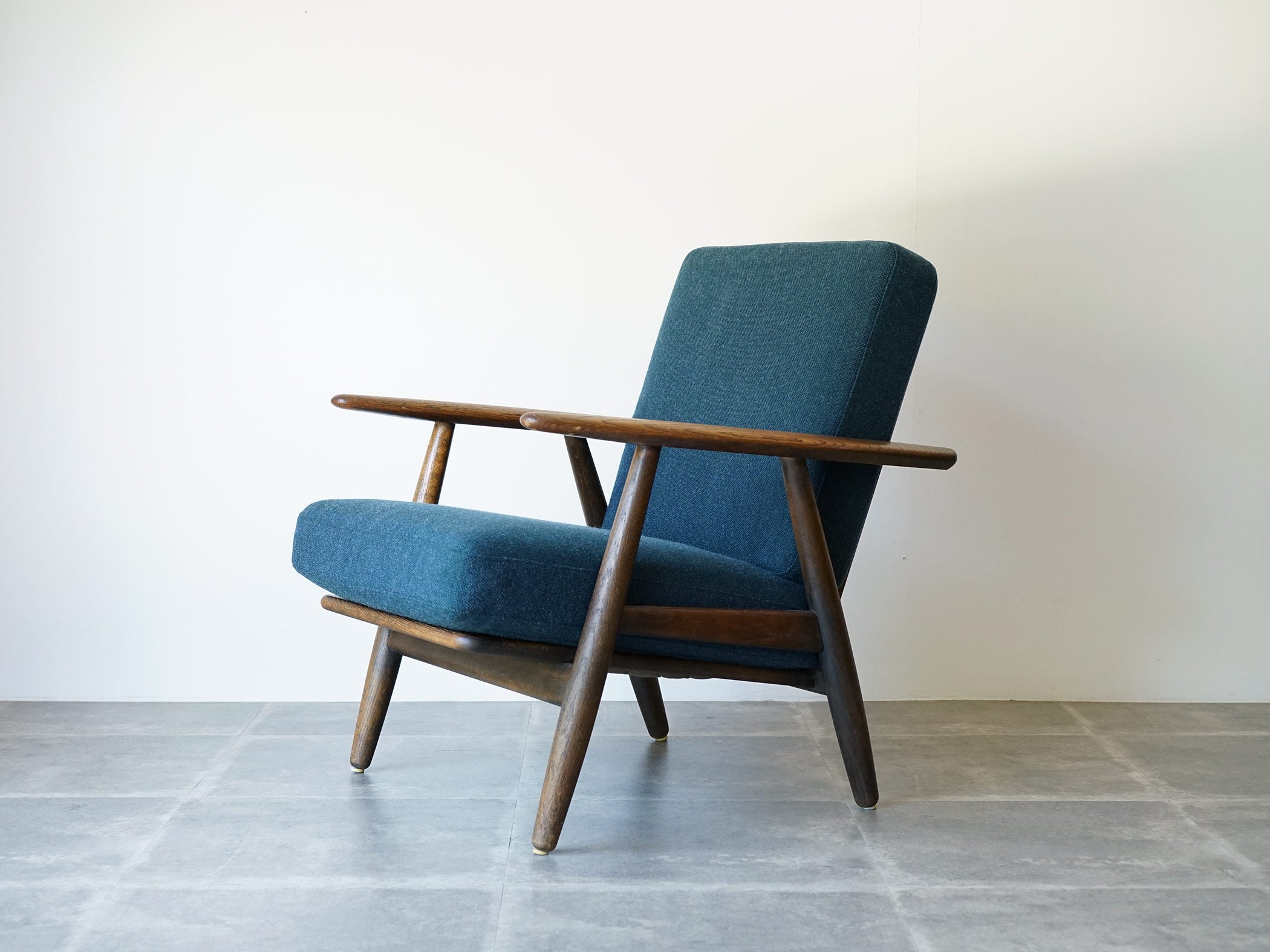 Hans J. Wegner（ハンス・J・ウェグナー) Cigaren GE240 1人用のソファ