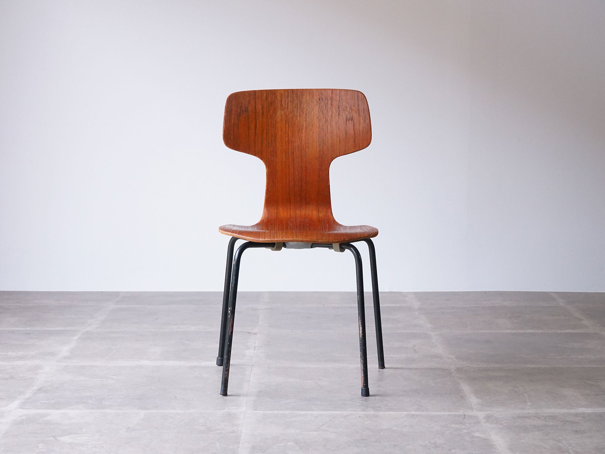 Arne Jacobsen（アルネ・ヤコブセン）Model3123 子供用チェア Tチェア