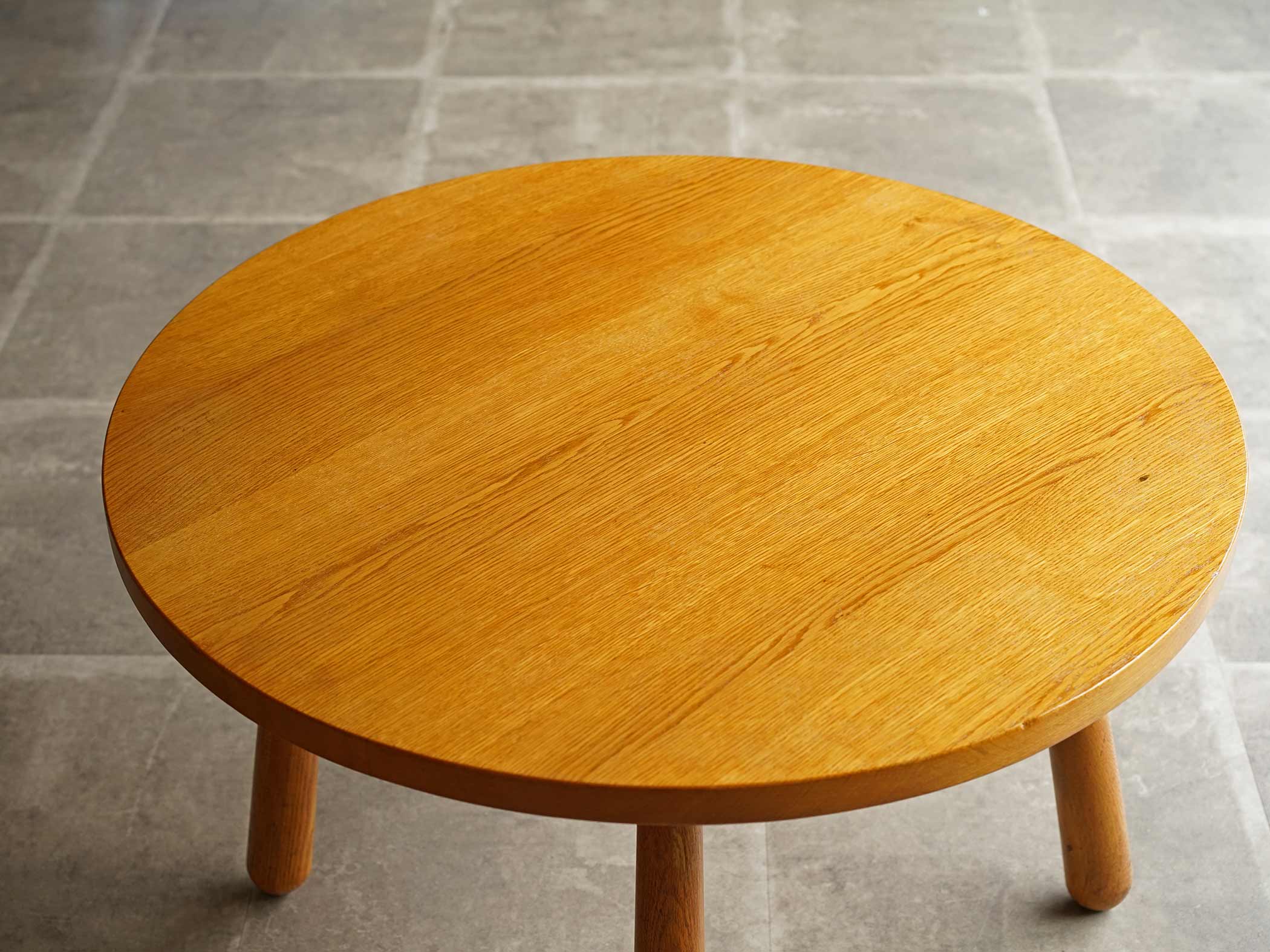 デンマークデザイン円形のコーヒーテーブル 丸いローテーブル 1940年 