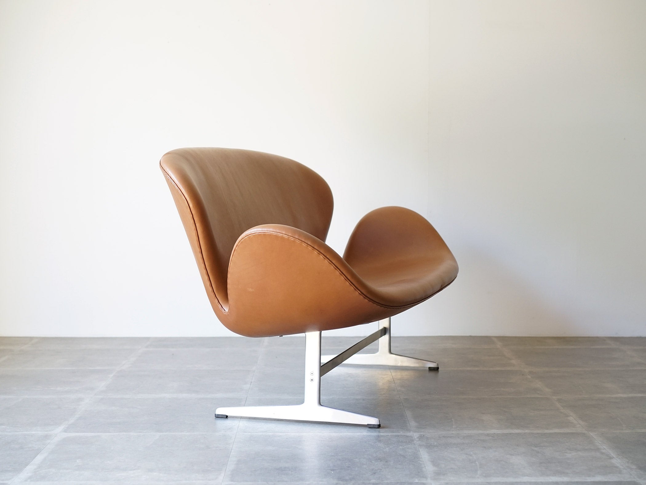 Arne Jacobsen（アルネ・ヤコブセン）Model 3321 スワンソファ 2