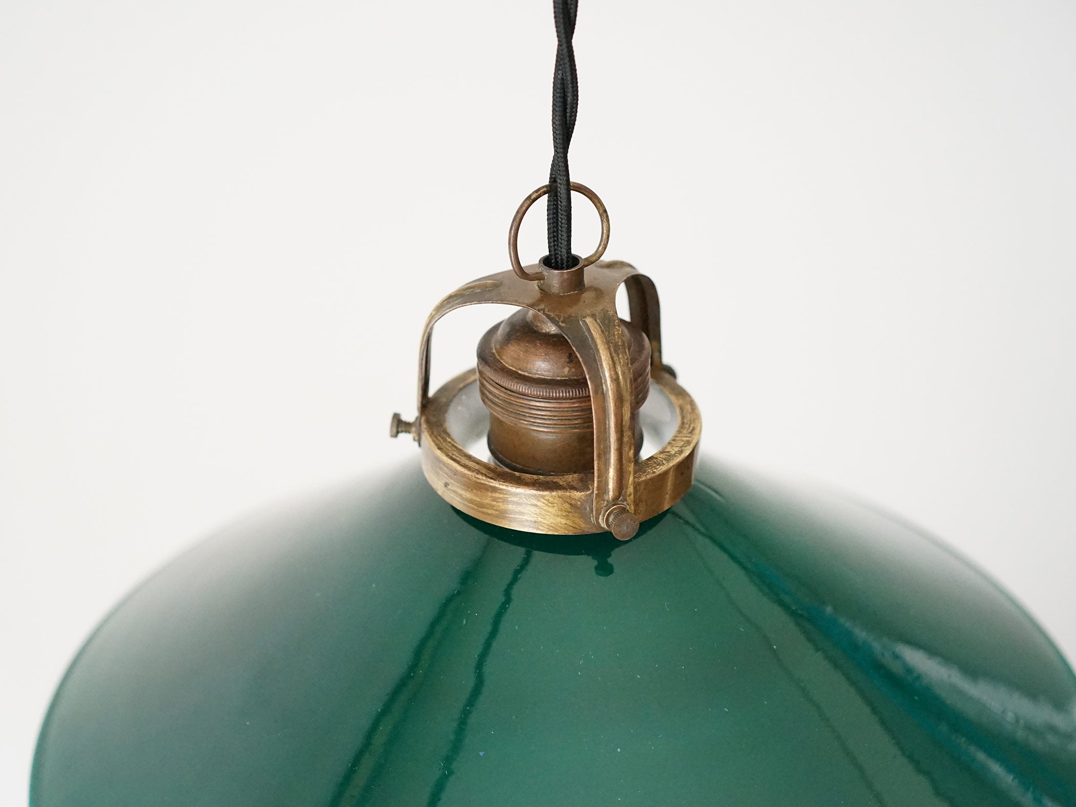グリーンのペンダントライト Shoemaker pendants オパールガラス製 