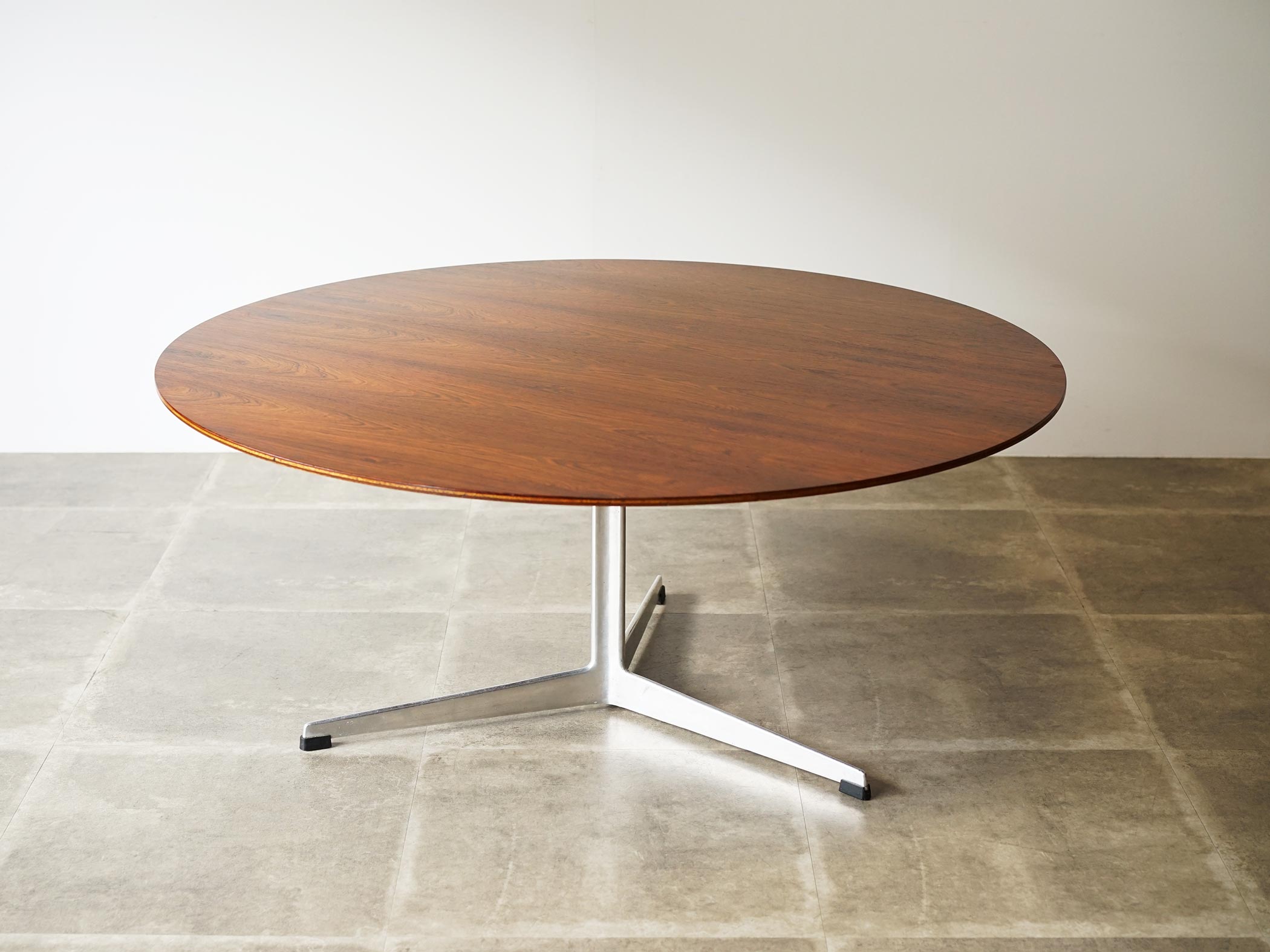 Arne Jacobsen（アルネ・ヤコブセン）モデル3513コーヒーテーブル