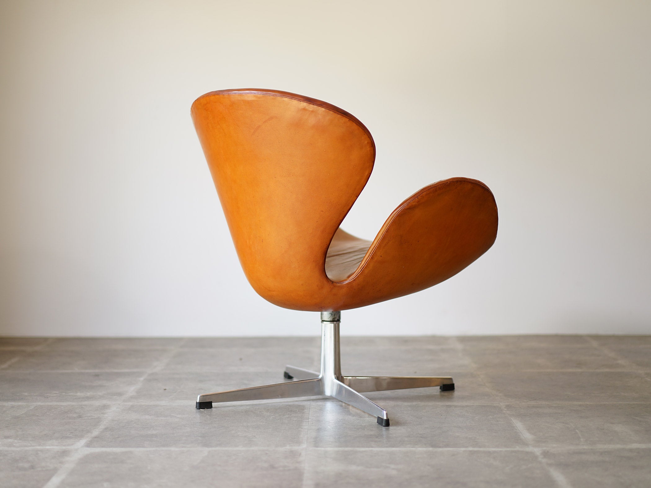 Arne Jacobsen（アルネ・ヤコブセン）Model 3320 スワンチェア The