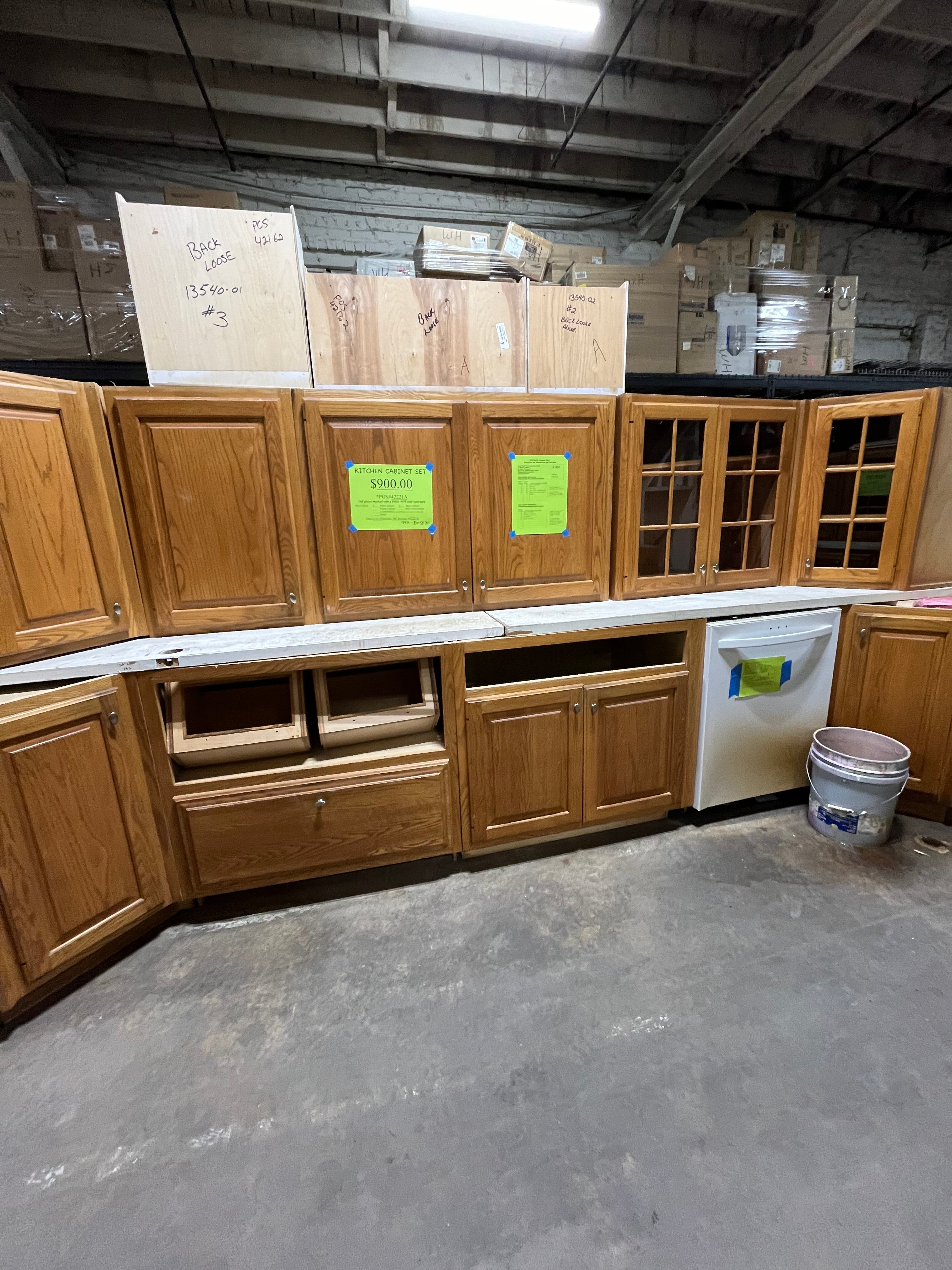 Kitchen Cabinet Set POS #:42221A