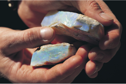 Stunning raw opal unearthed in Coober Pedy