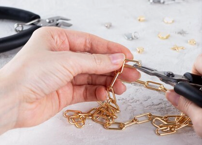 Fixing paperclip chain