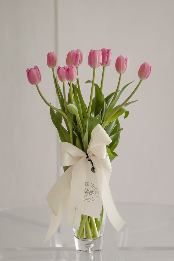 Arreglo de Tulipanes Rosa 12 / 15 – La Flor de la canela
