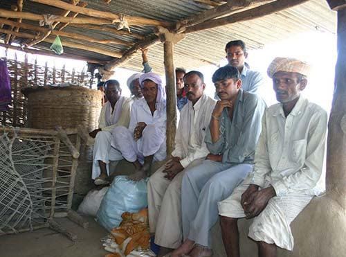 Indische Baumwollbauern bei Indore, Madhya Pradesh