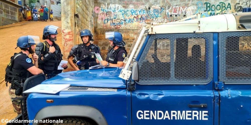 véhicules, voiture, land rover defender, gendarmerie, gendarmes