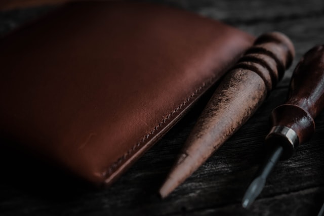 Is Ostrich Leather Better Than Cow Leather? A Guide to Leather Product –  Stonestreet Leather
