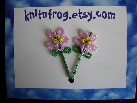 beaded pink flower hairpins mounted on a white card with the text knitnfrog.etsy.com in blue