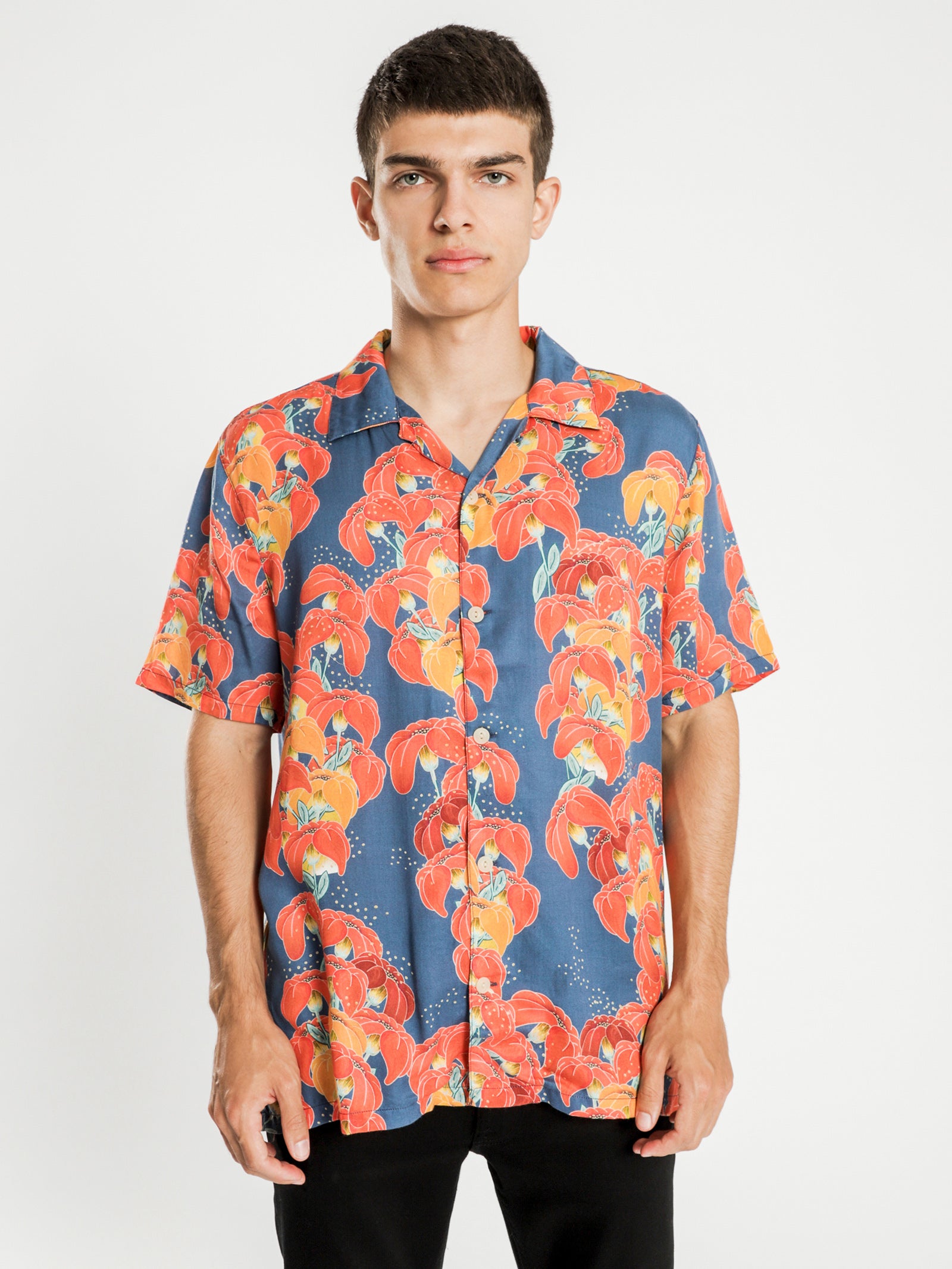 Arvid Short Sleeve Shirt in Red & Blue Flowers