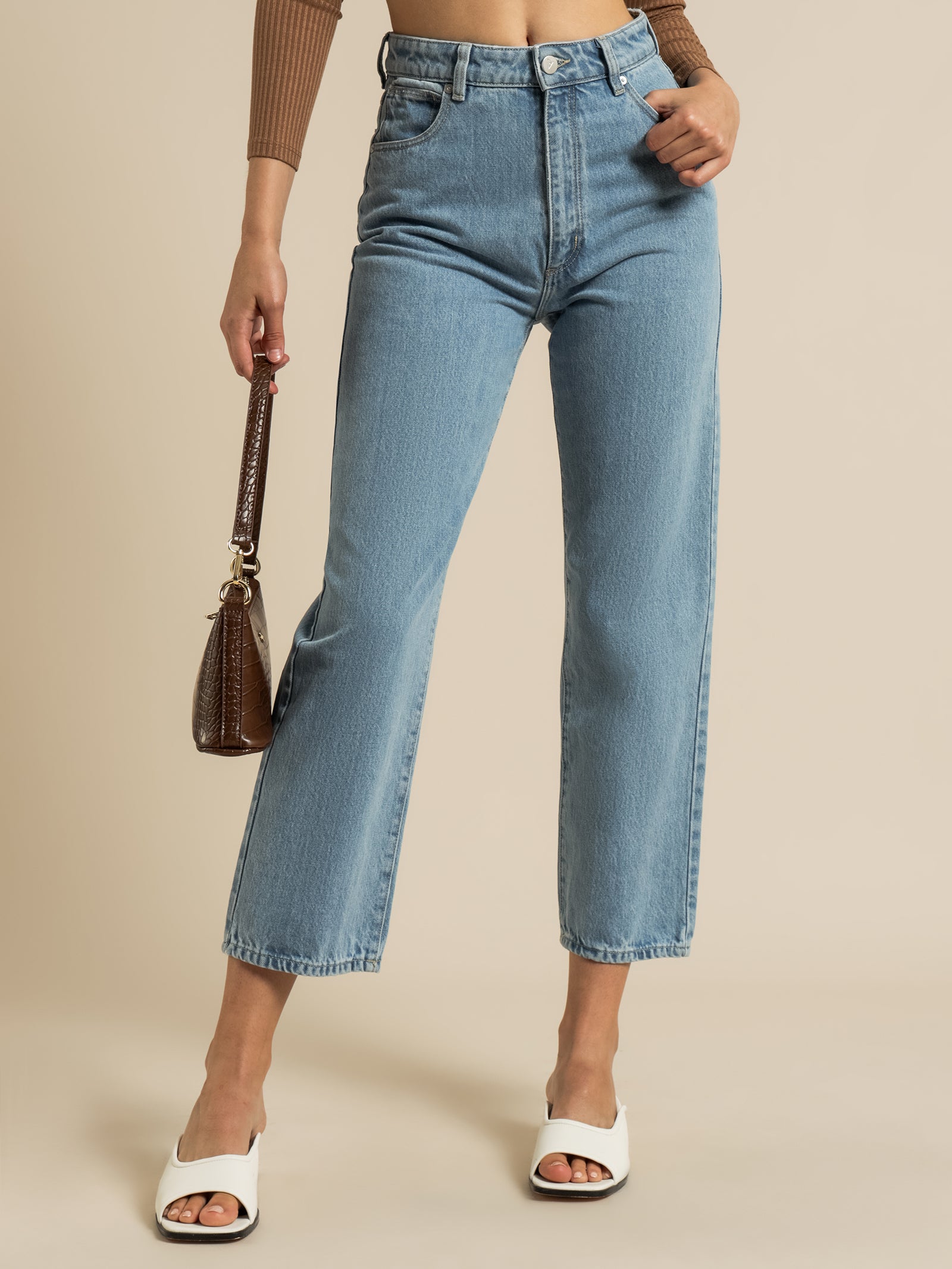 A Venice Straight Leg Jeans in Waterfalls Blue