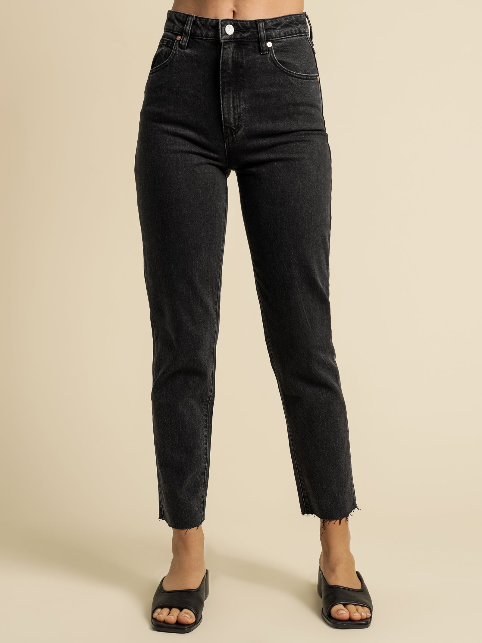 94 High Slim Jeans in Charo Black