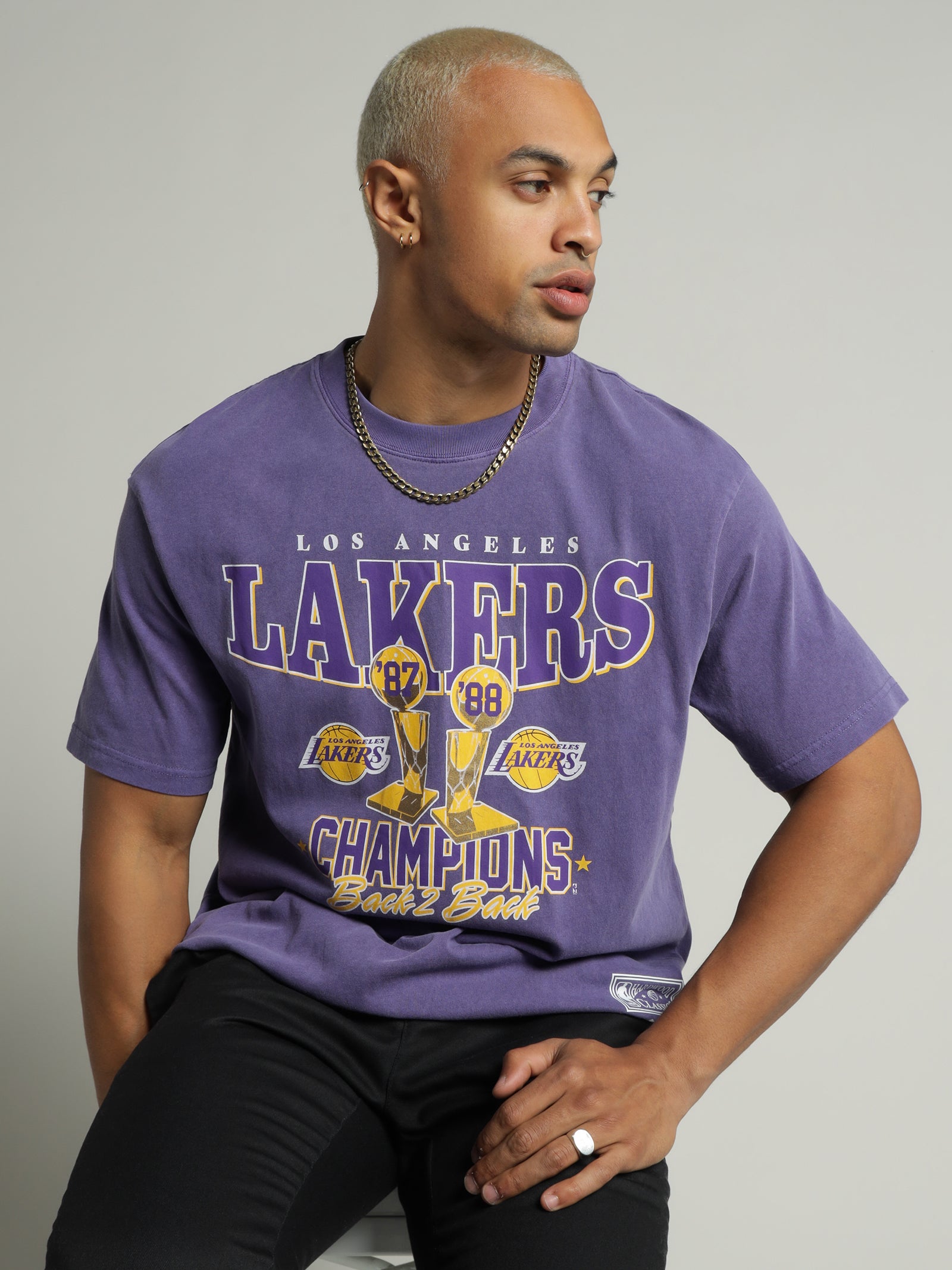 Mitchell & Ness - LA Lakers Team History Tee in Faded Black