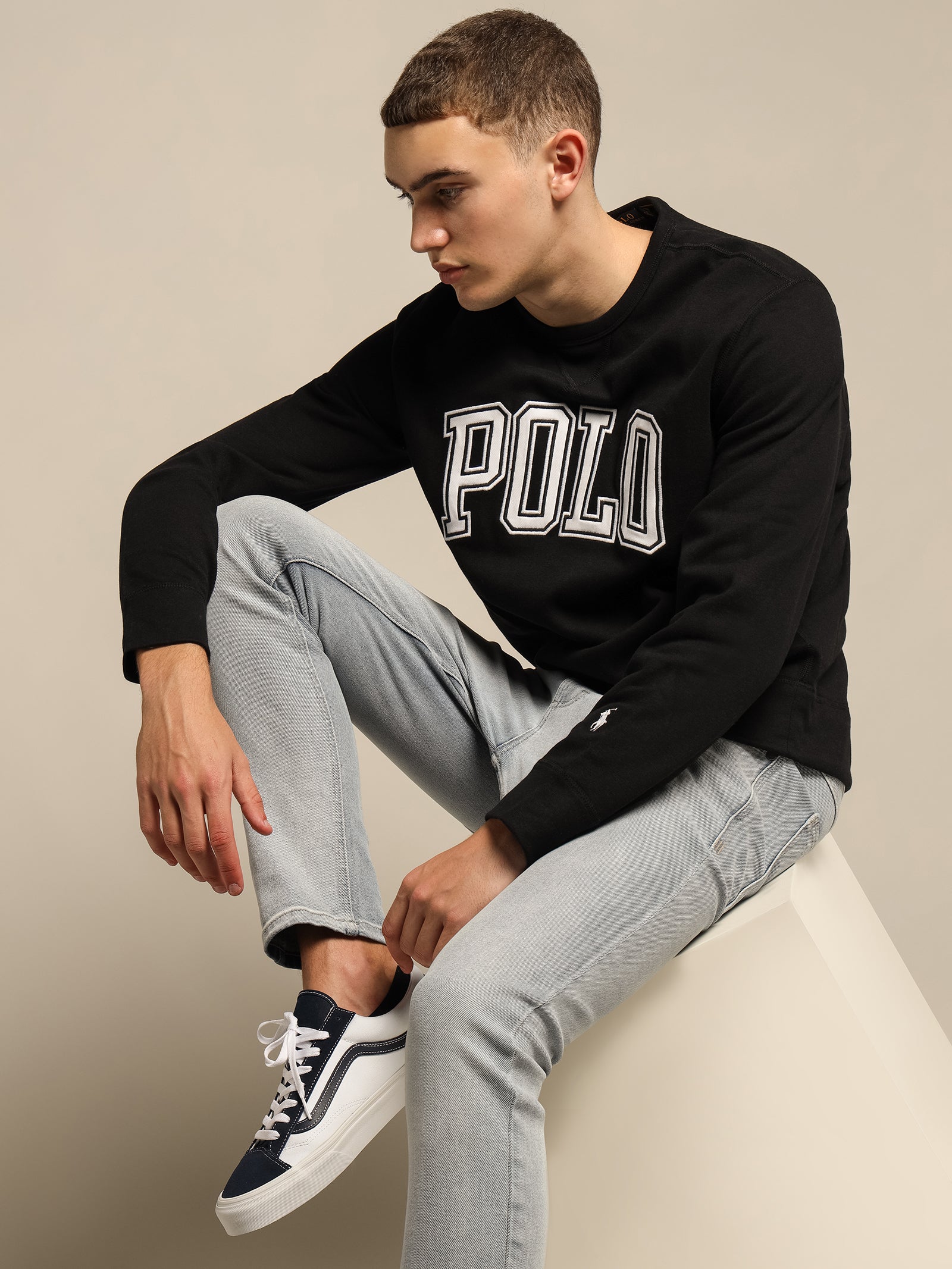 Arch Logo Crew Sweat in Black