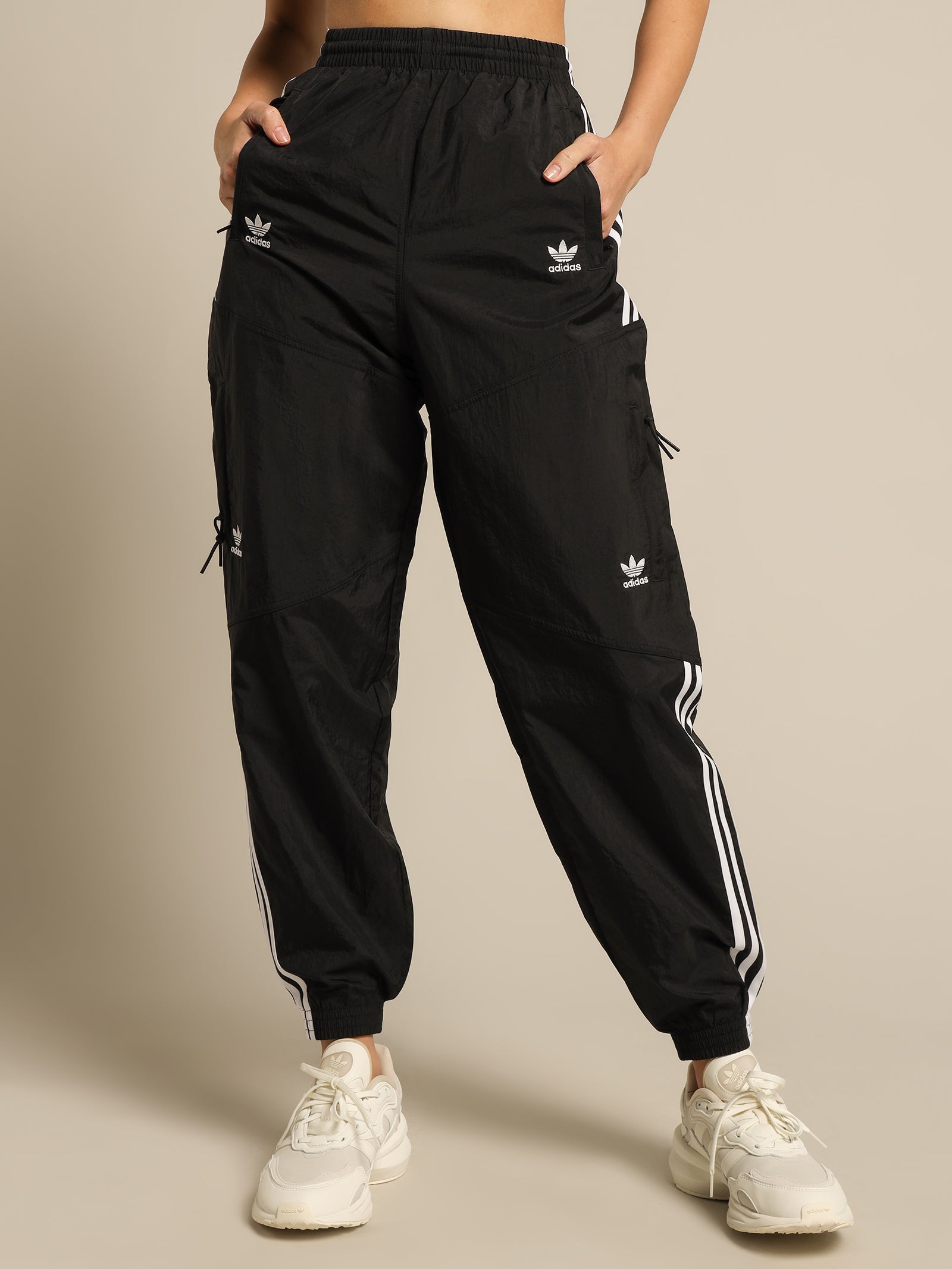 Adicolor Track Pant in Black