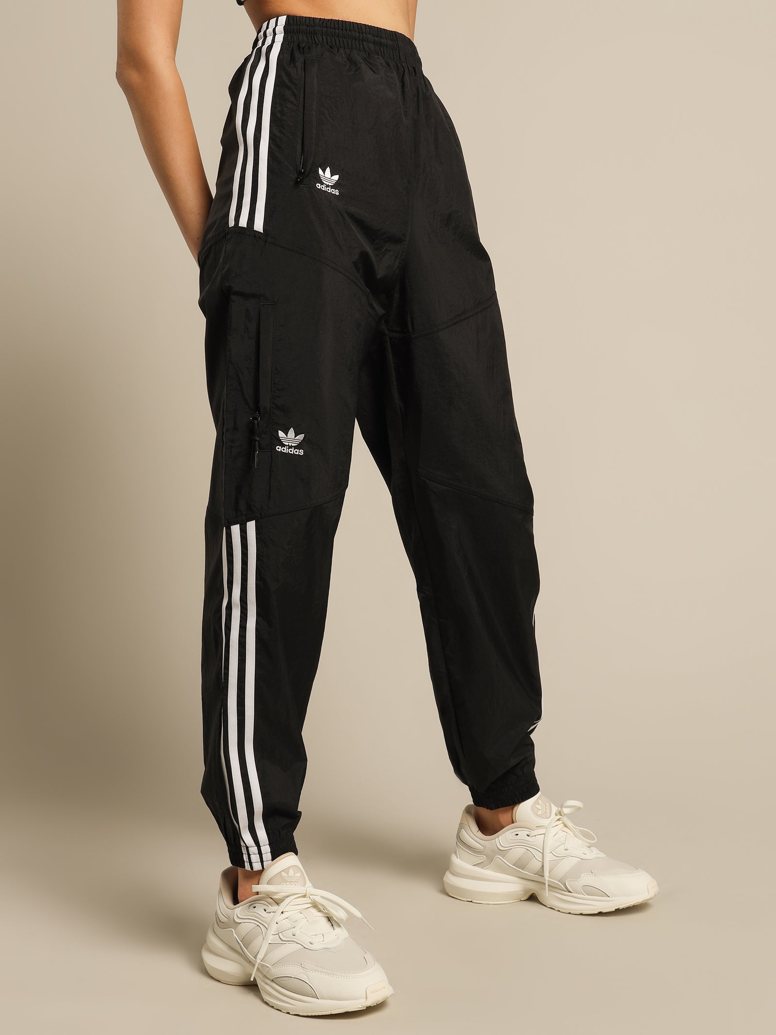 Adicolor Track Pant in Black