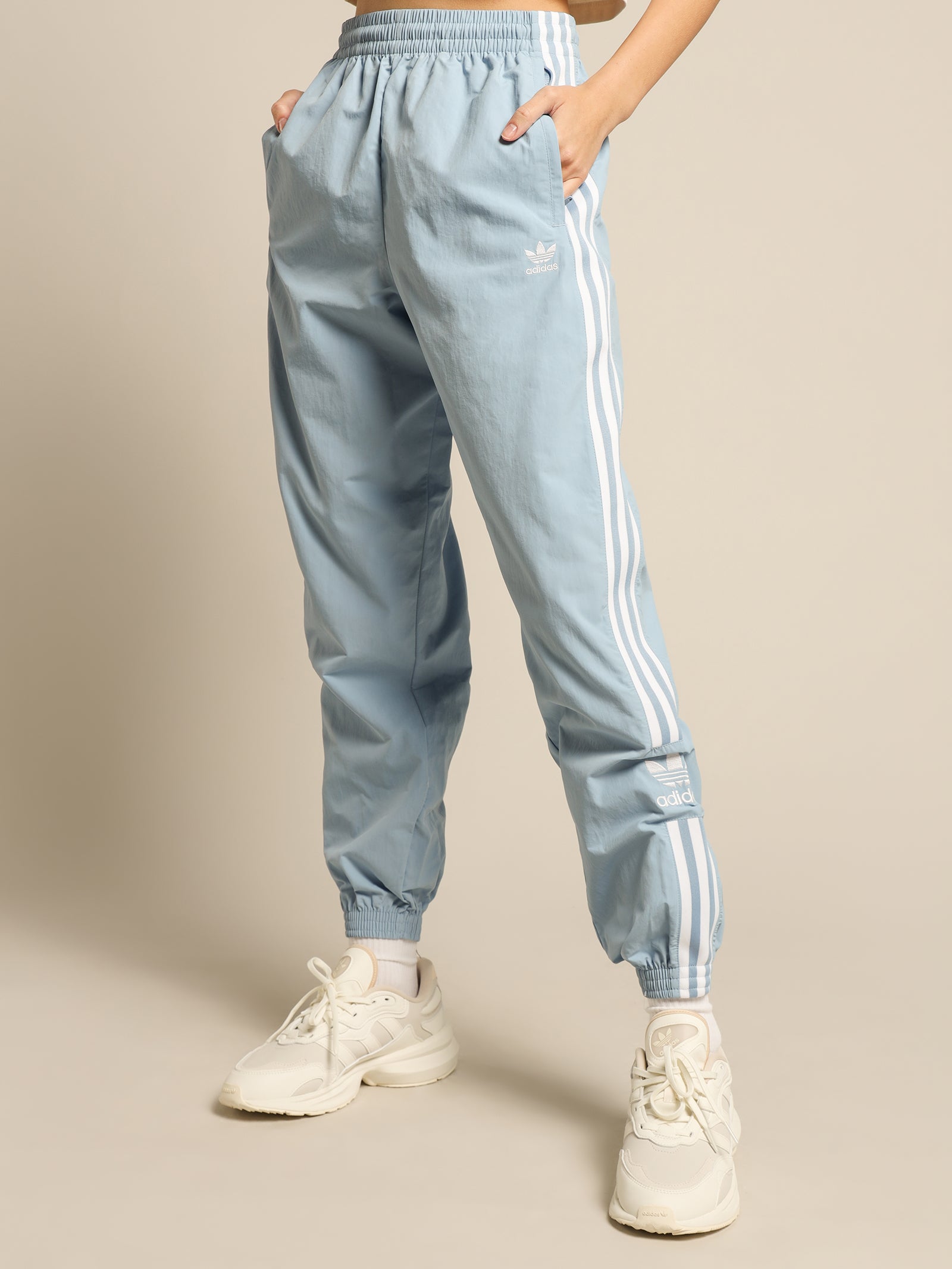 Adicolour Classics Locked-Up Trackpants in Ambient Sky