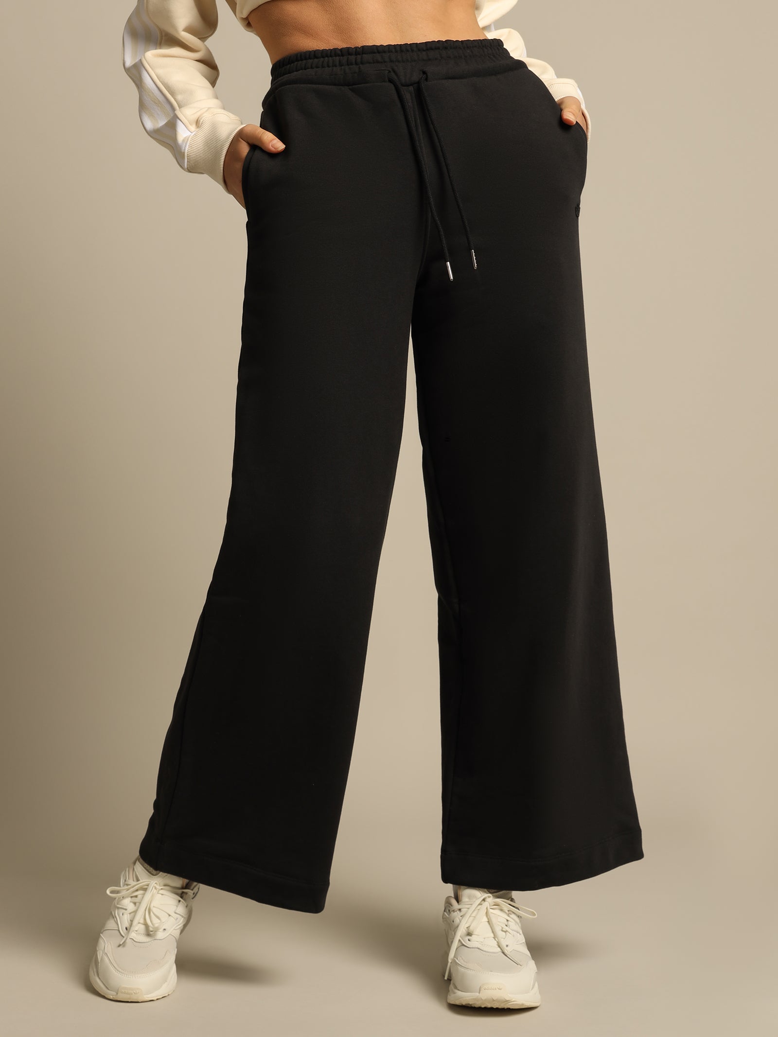 Adicolour Wide Leg Pants in Black