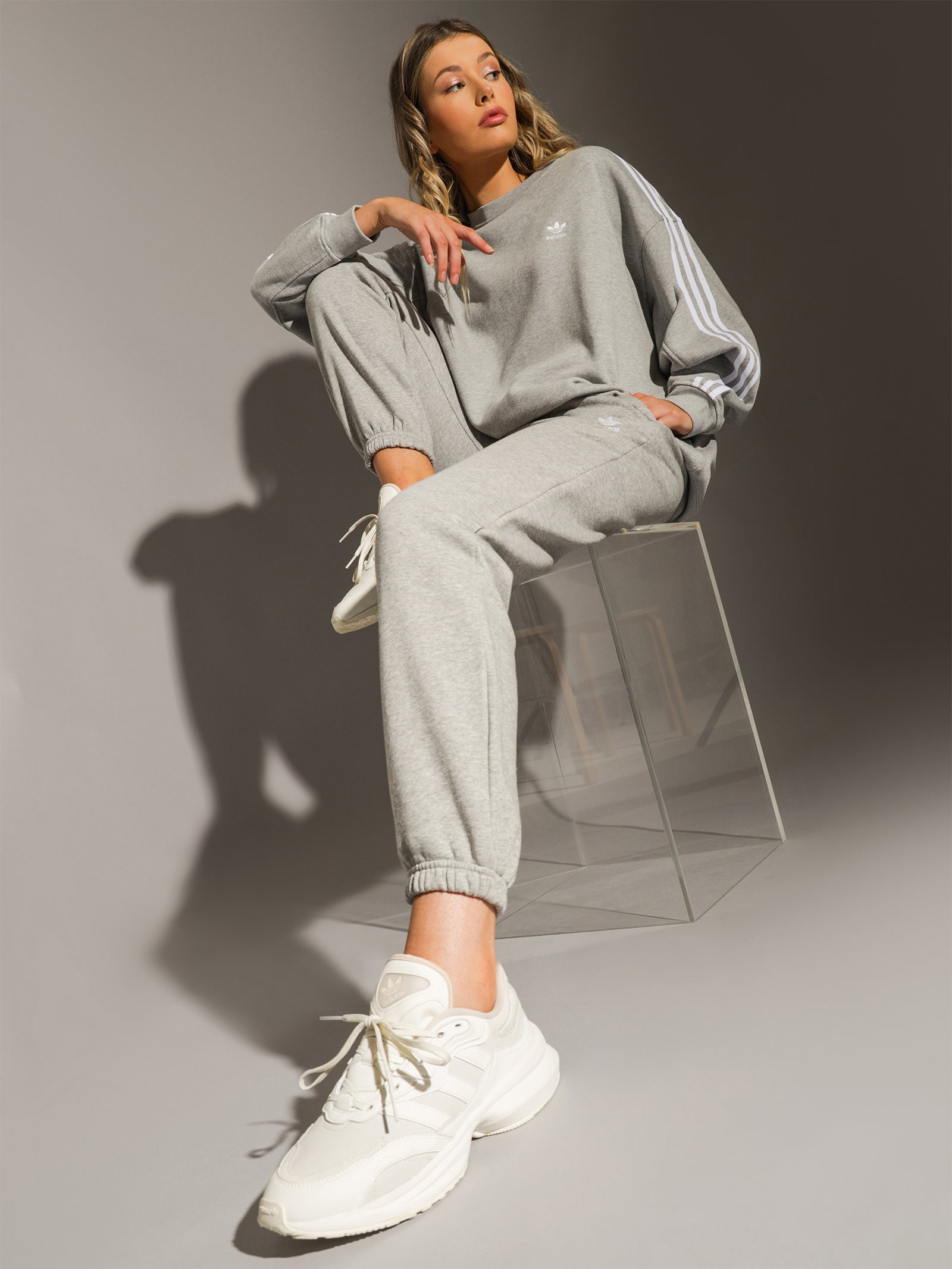 Adicolor Essentials Fleece Joggers in Medium Grey Heather