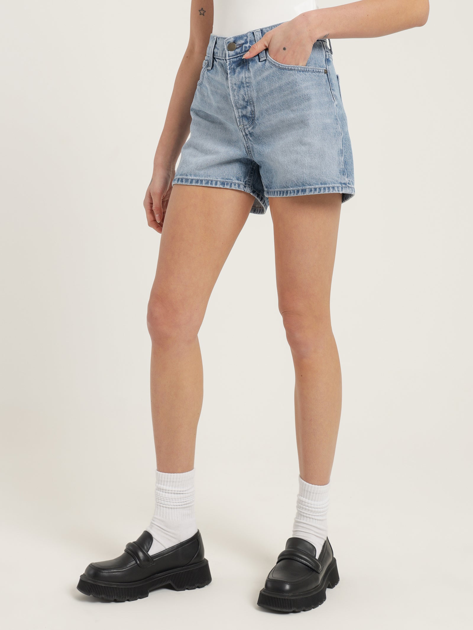 Agnes Shorts in Captivating Blue