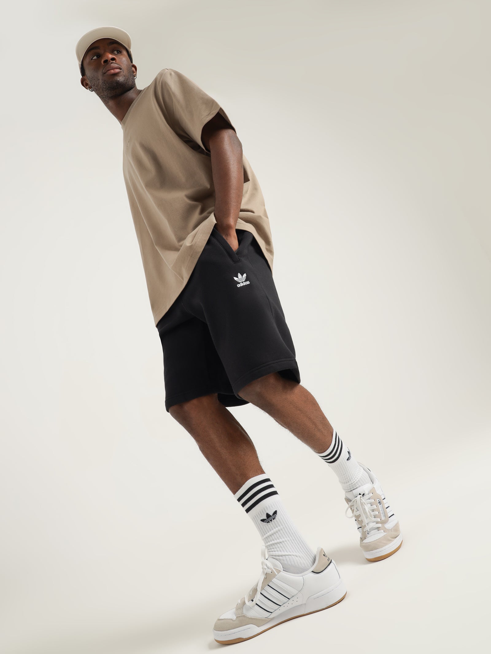 Adicolor Essentials Trefoil Shorts in Black