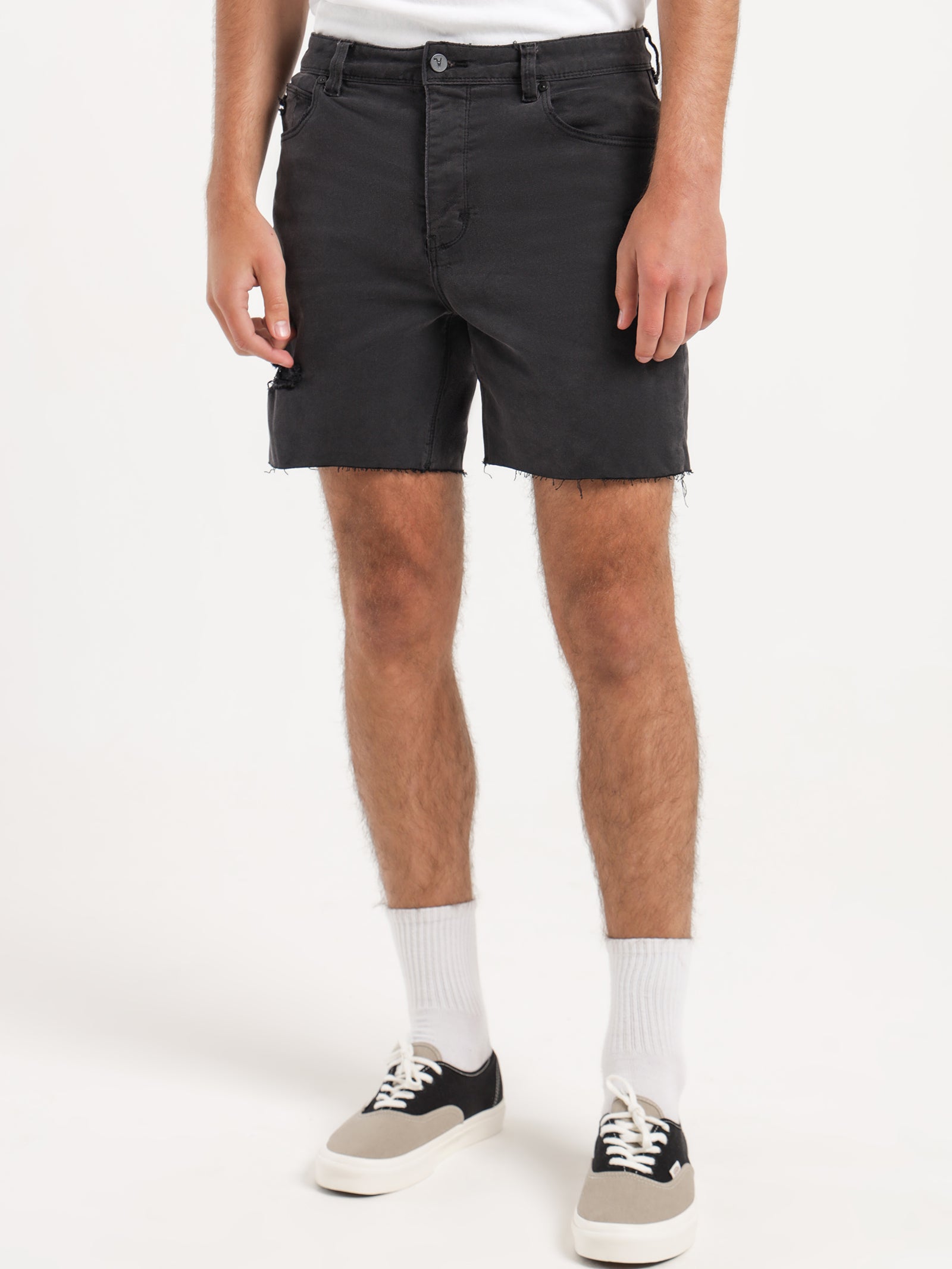 A Cropped Slim Shorts in Smoke