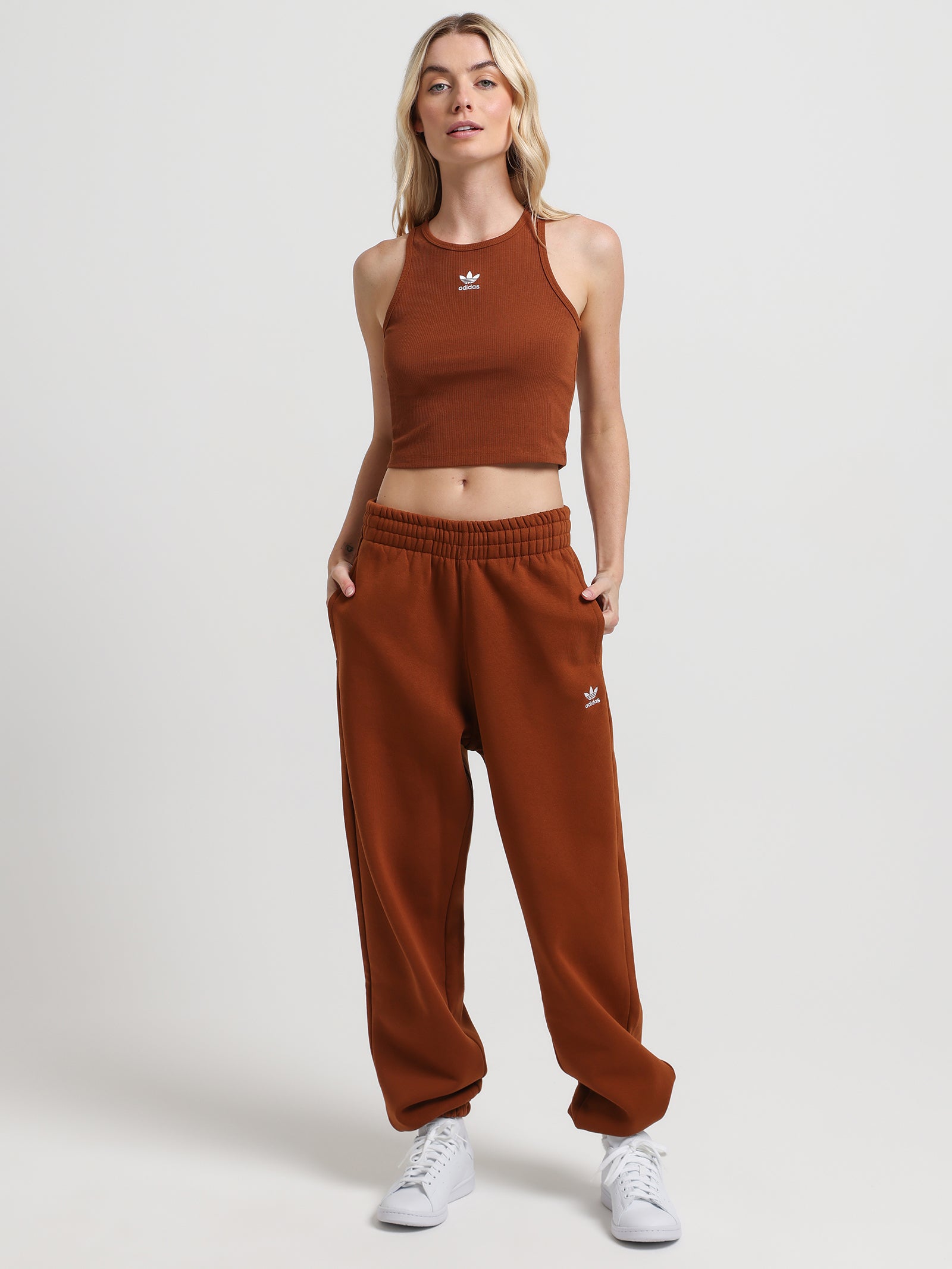 Adicolor Essentials Trackpants in Dust Rust