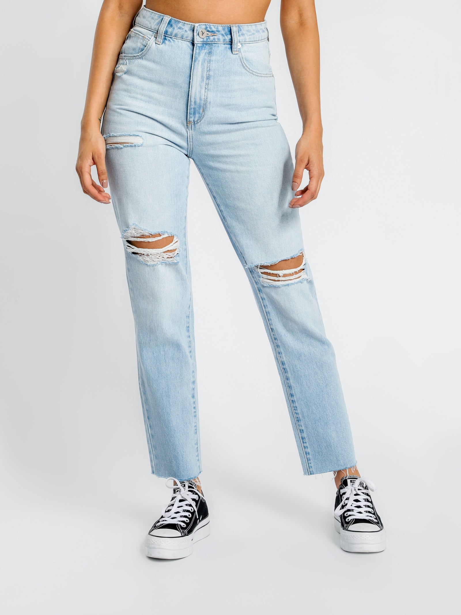 94 High Rise Slim Leg Jeans in Boom Boom Denim