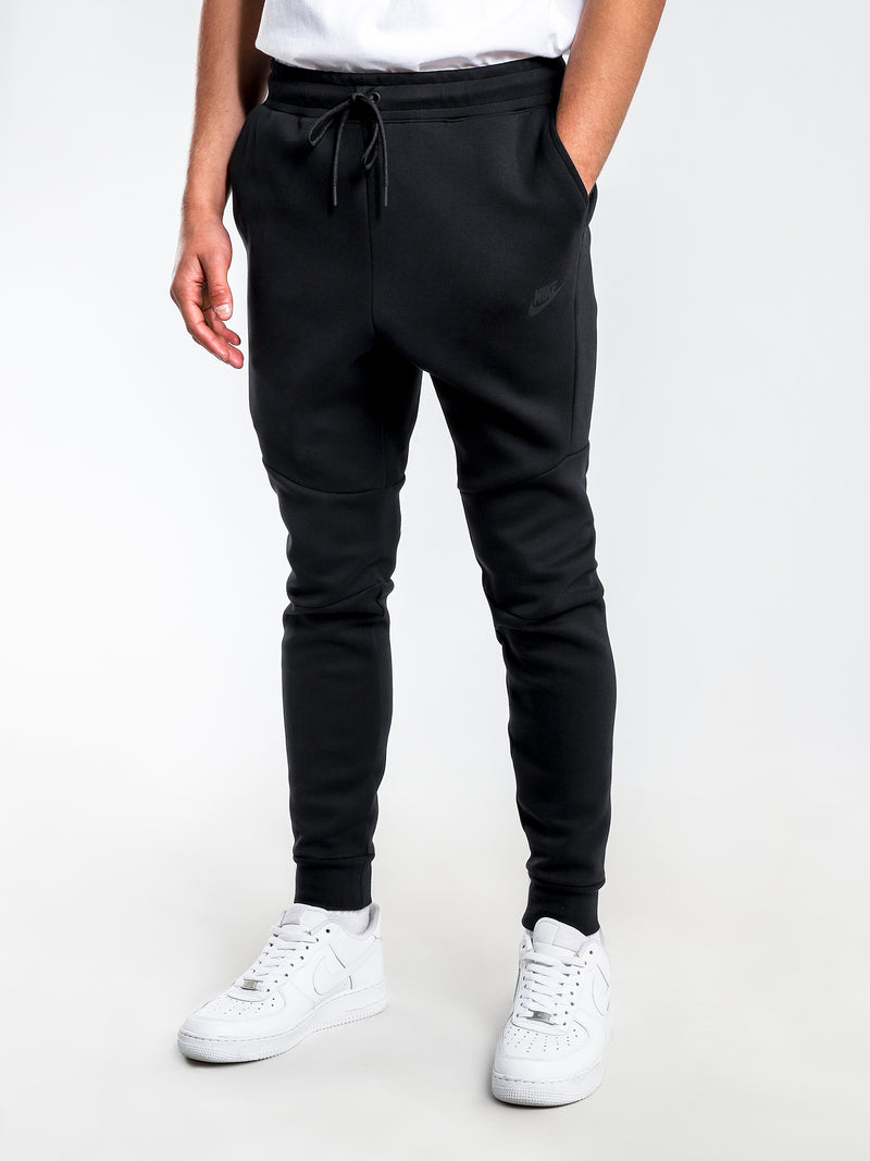 Tech Fleece Skinny Jogger Trackpant In Black - Glue Store