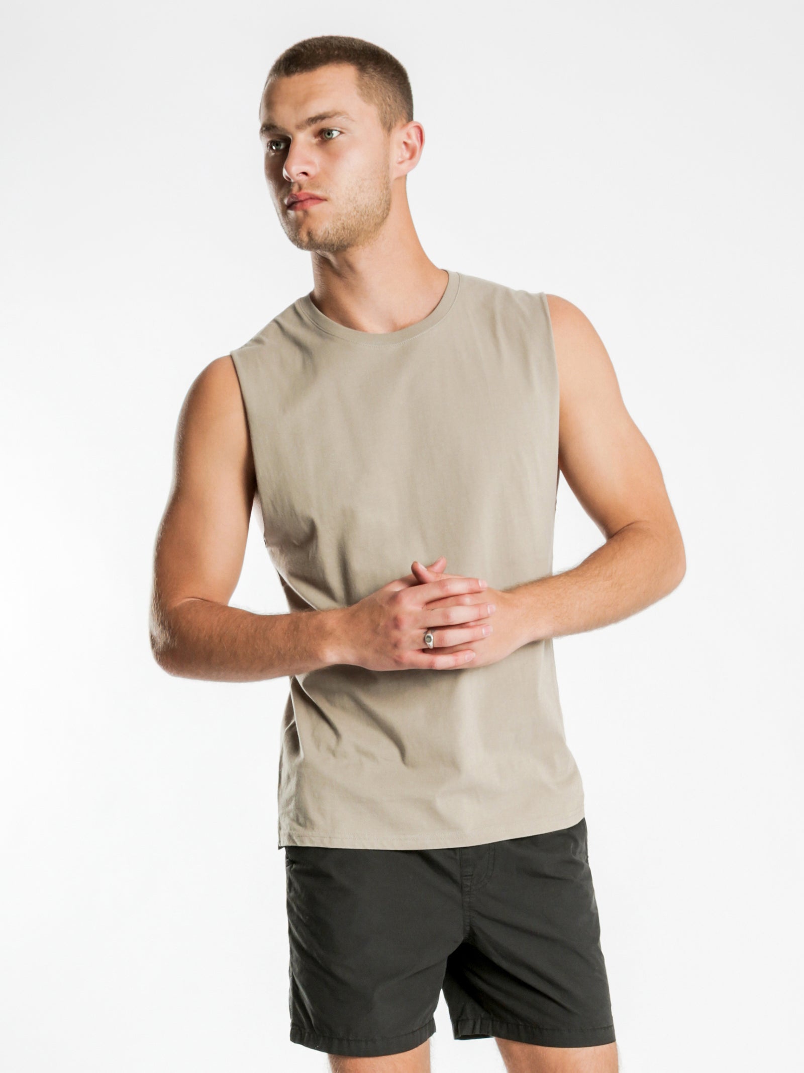 Basic Muscle T-Shirt in Olive