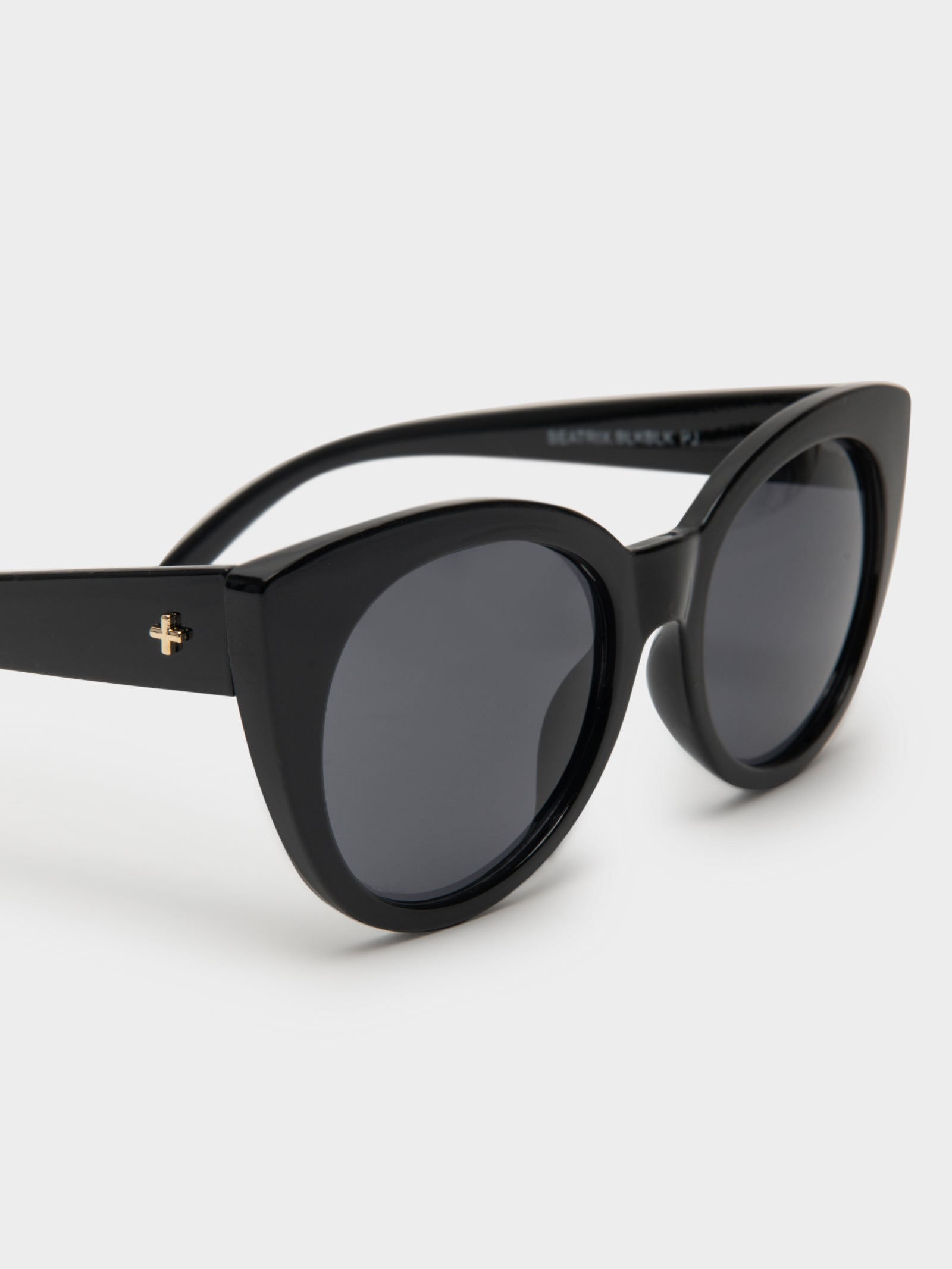 Beatrix Round Cat-Eye Sunglasses in Black