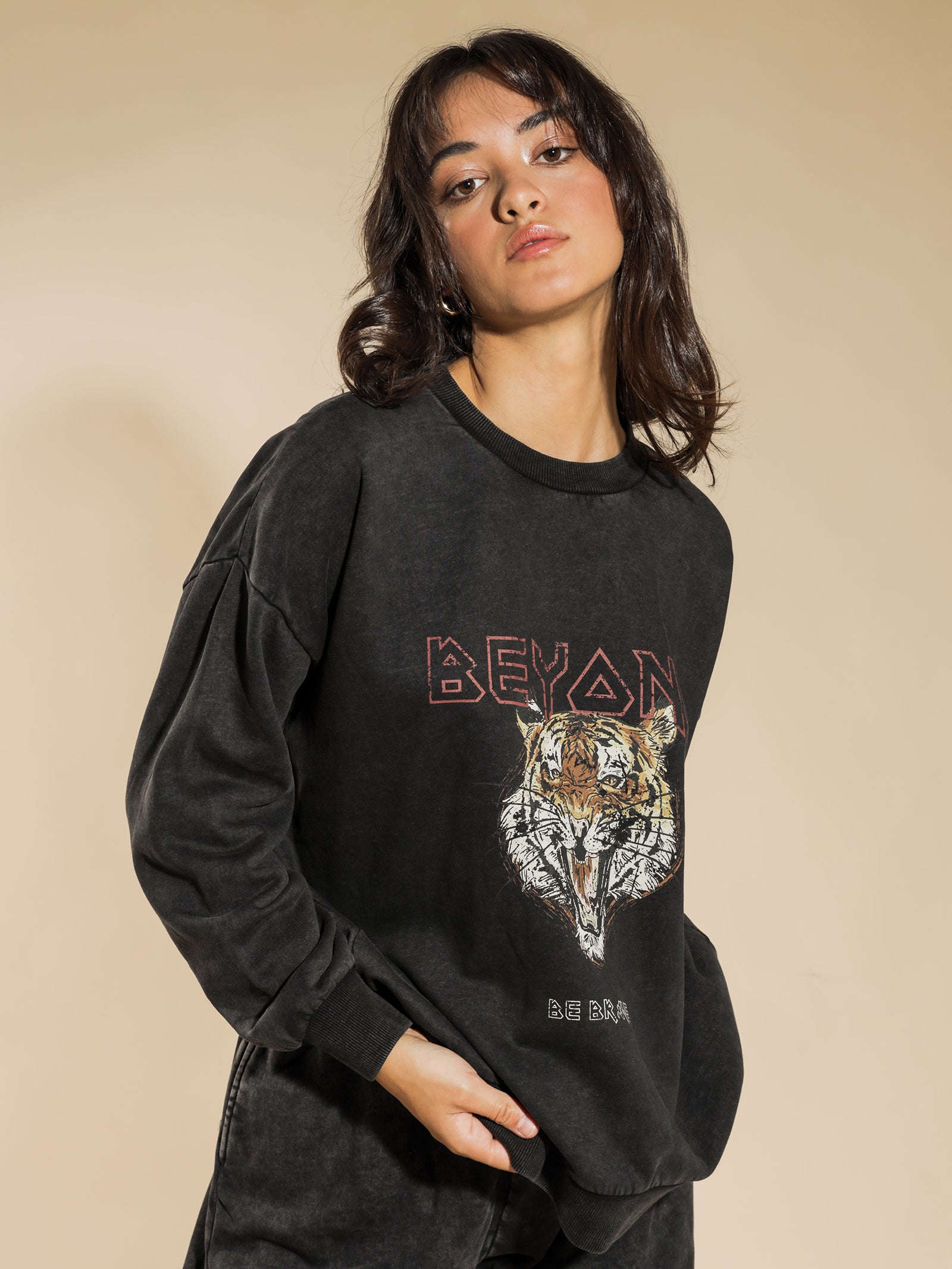 Be Brave Sweatshirt in Washed Black