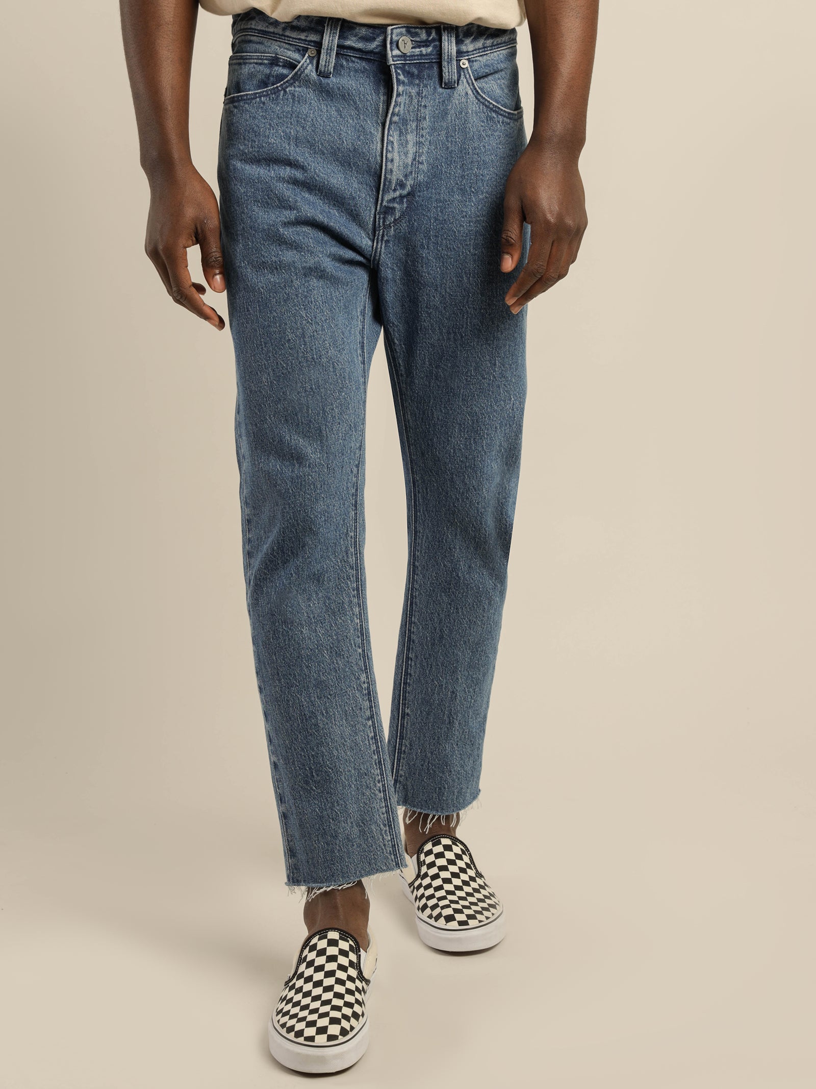 A Cropped Straight Gun Jeans in Mid Vintage Blue