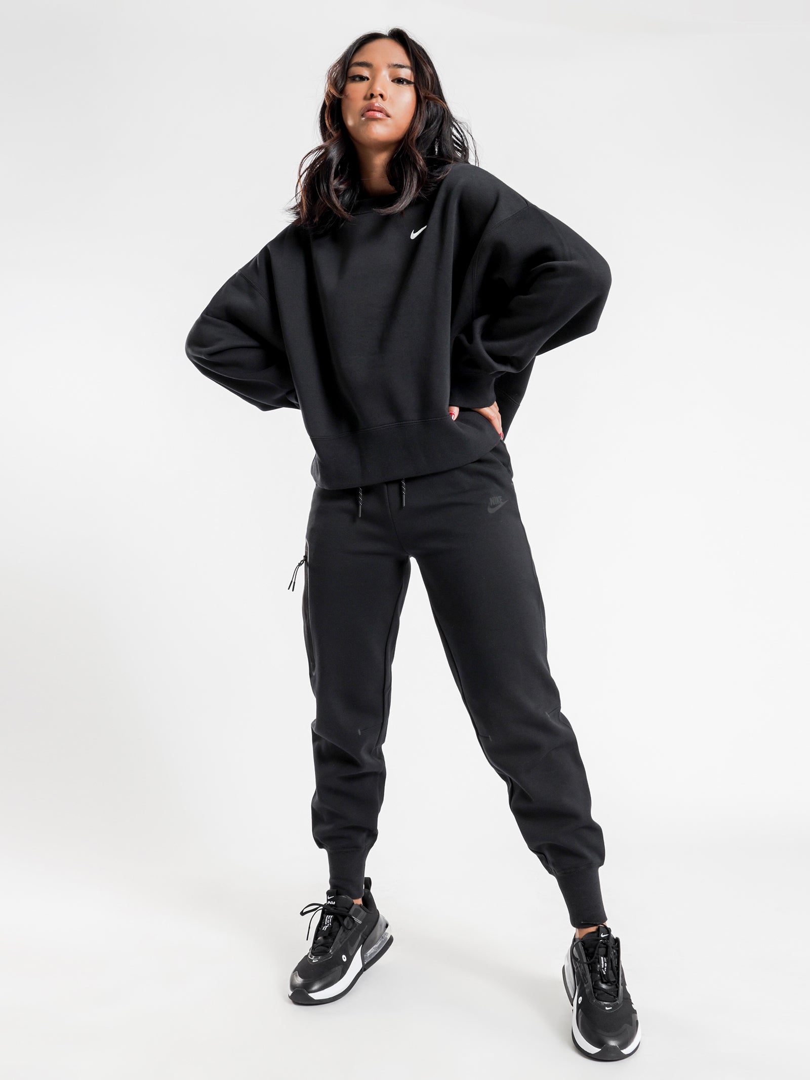 Sportswear Essential Fleece Crew in Black - Glue Store