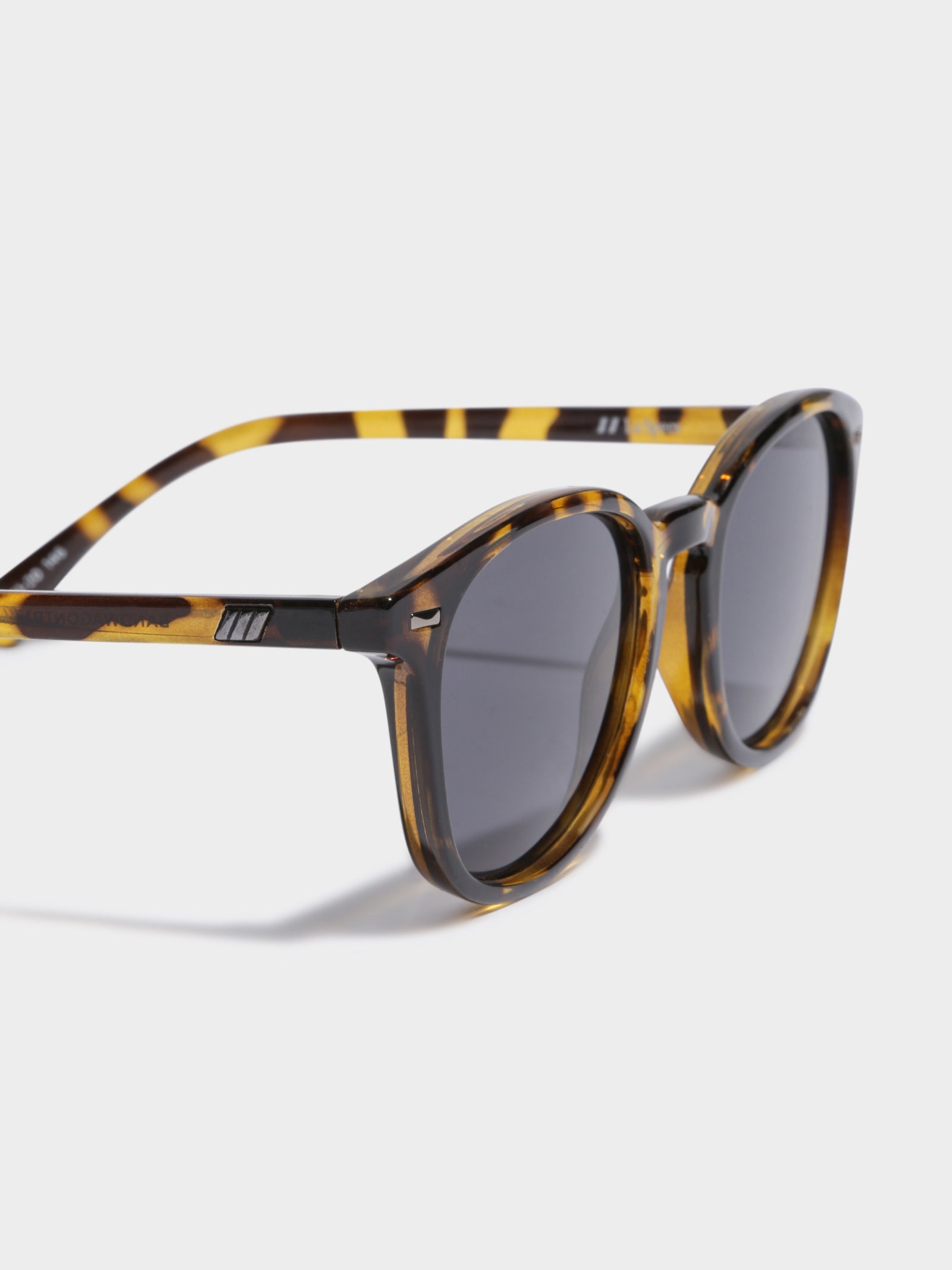 Bandwagon Sunglasses in Syrup Tort