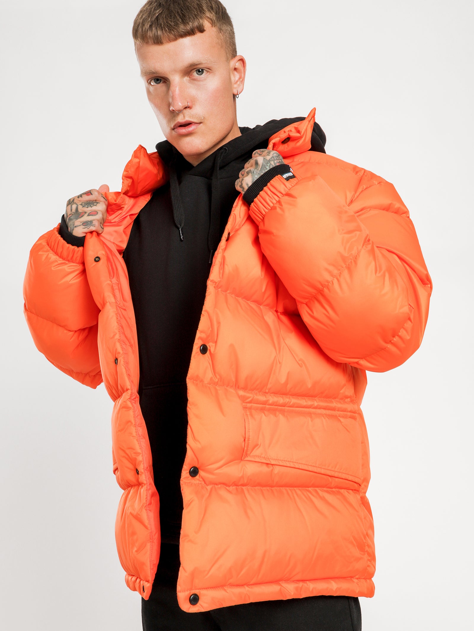 Ari Puffer Jacket in Orange Puffin