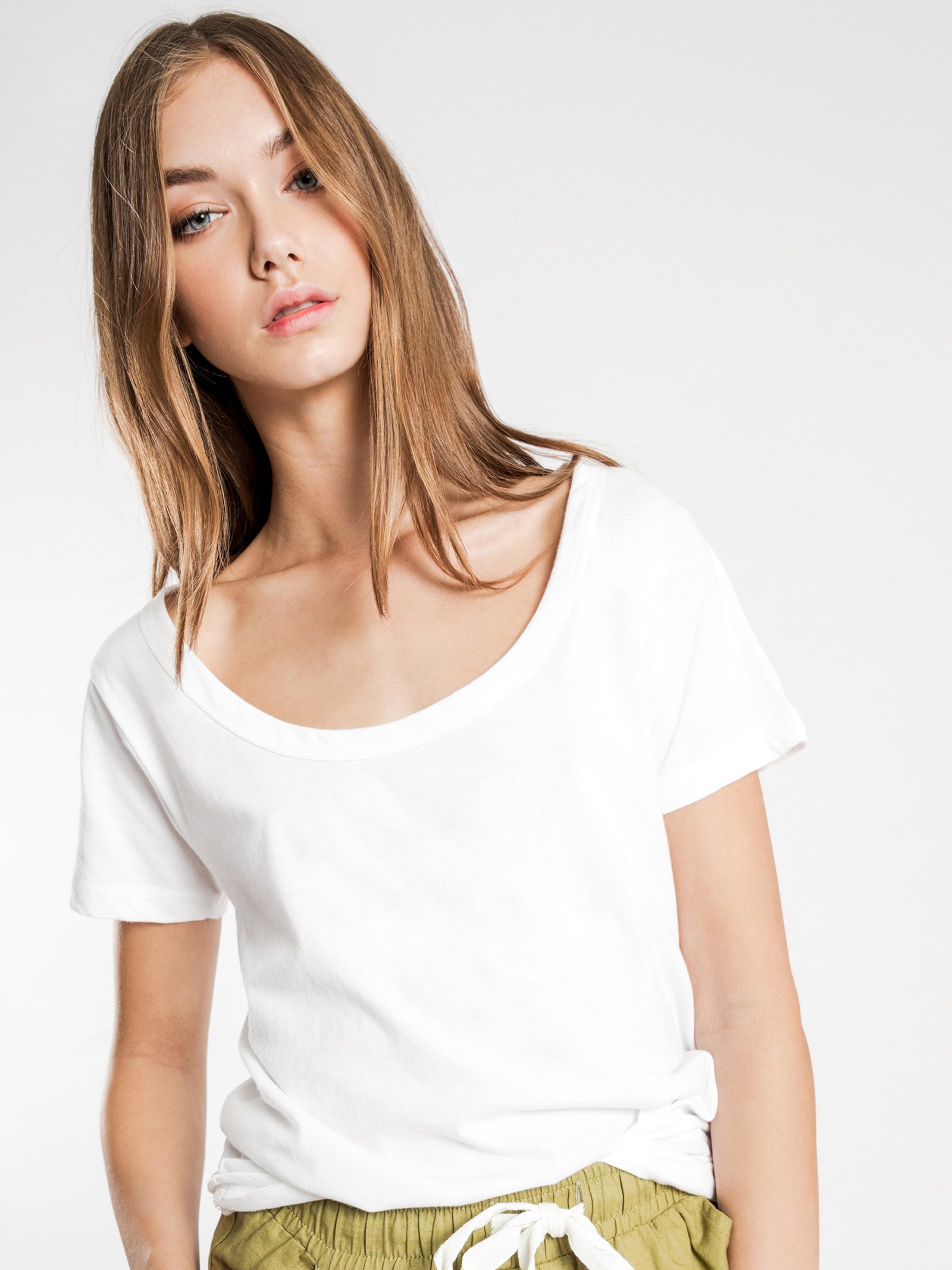 Jamie Basic Scoop Neck T Shirt In White Glue Store