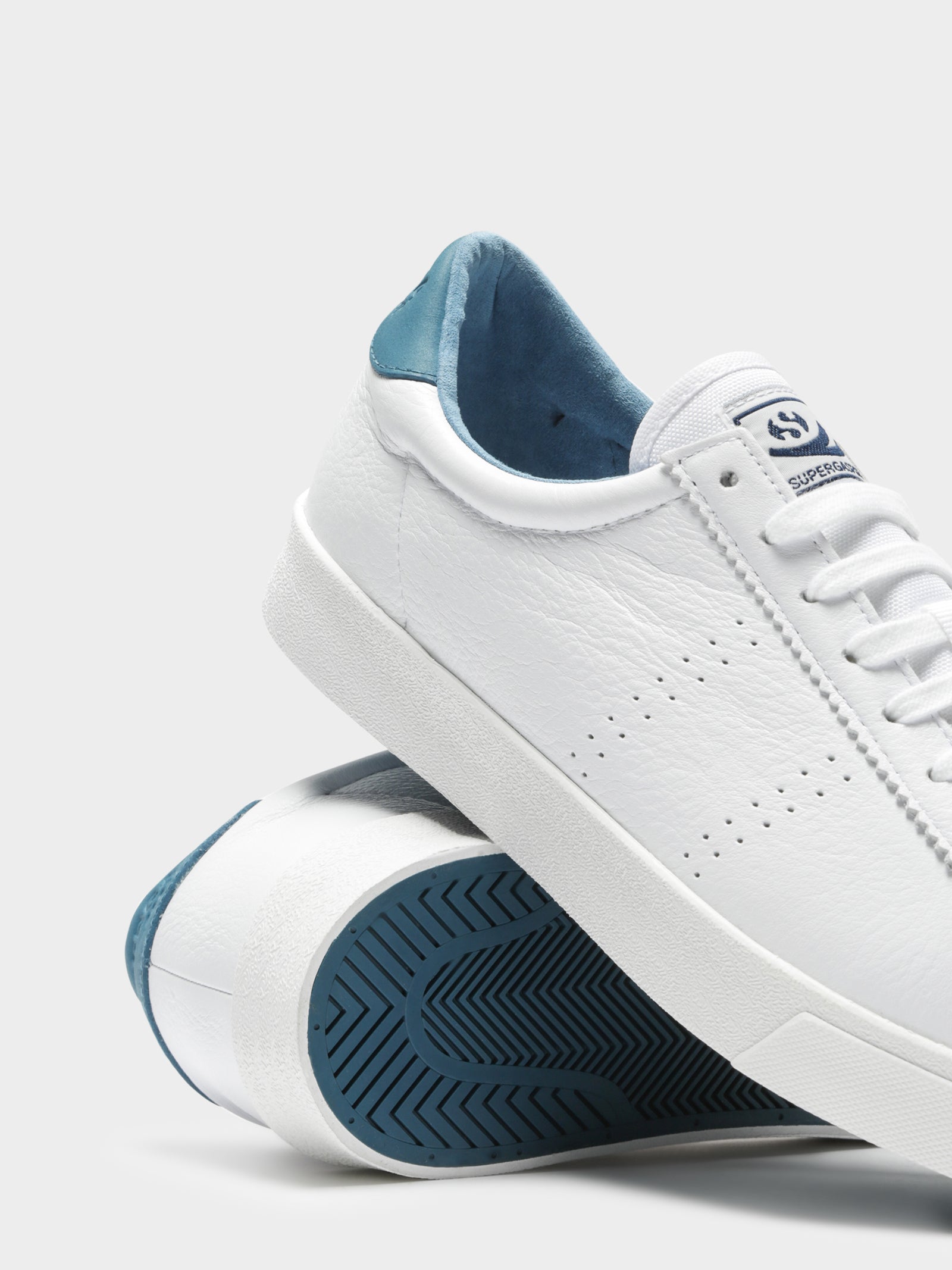 2843 Clubs Comfleau Sneakers in White & Blue