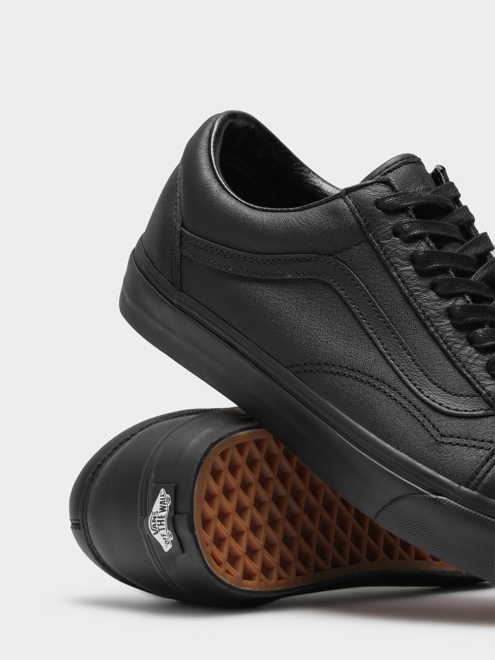 Unisex Old Skool Leather Sneakers in 