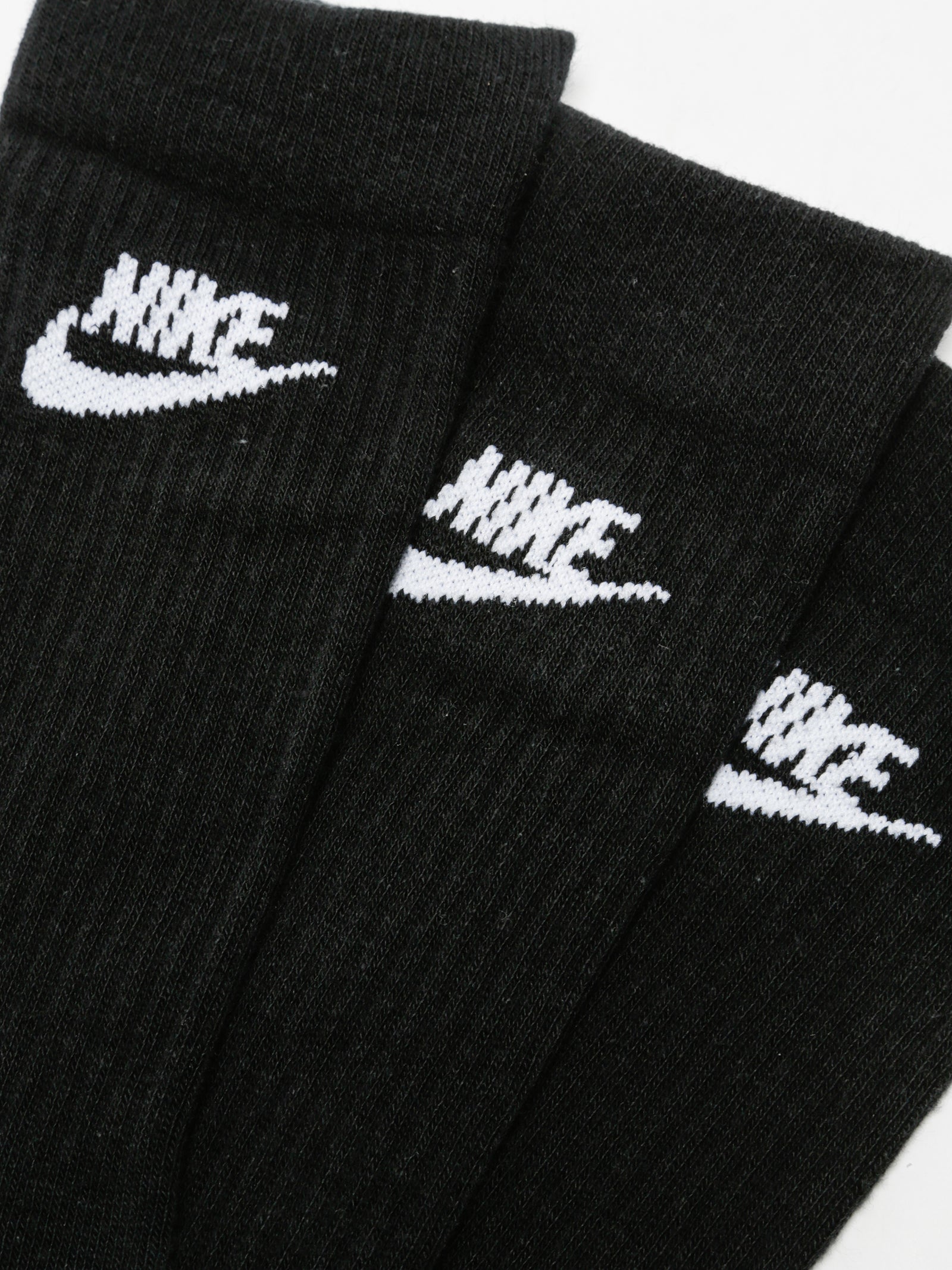 3 Pairs of NSW Everyday Essential Crew Socks in Black