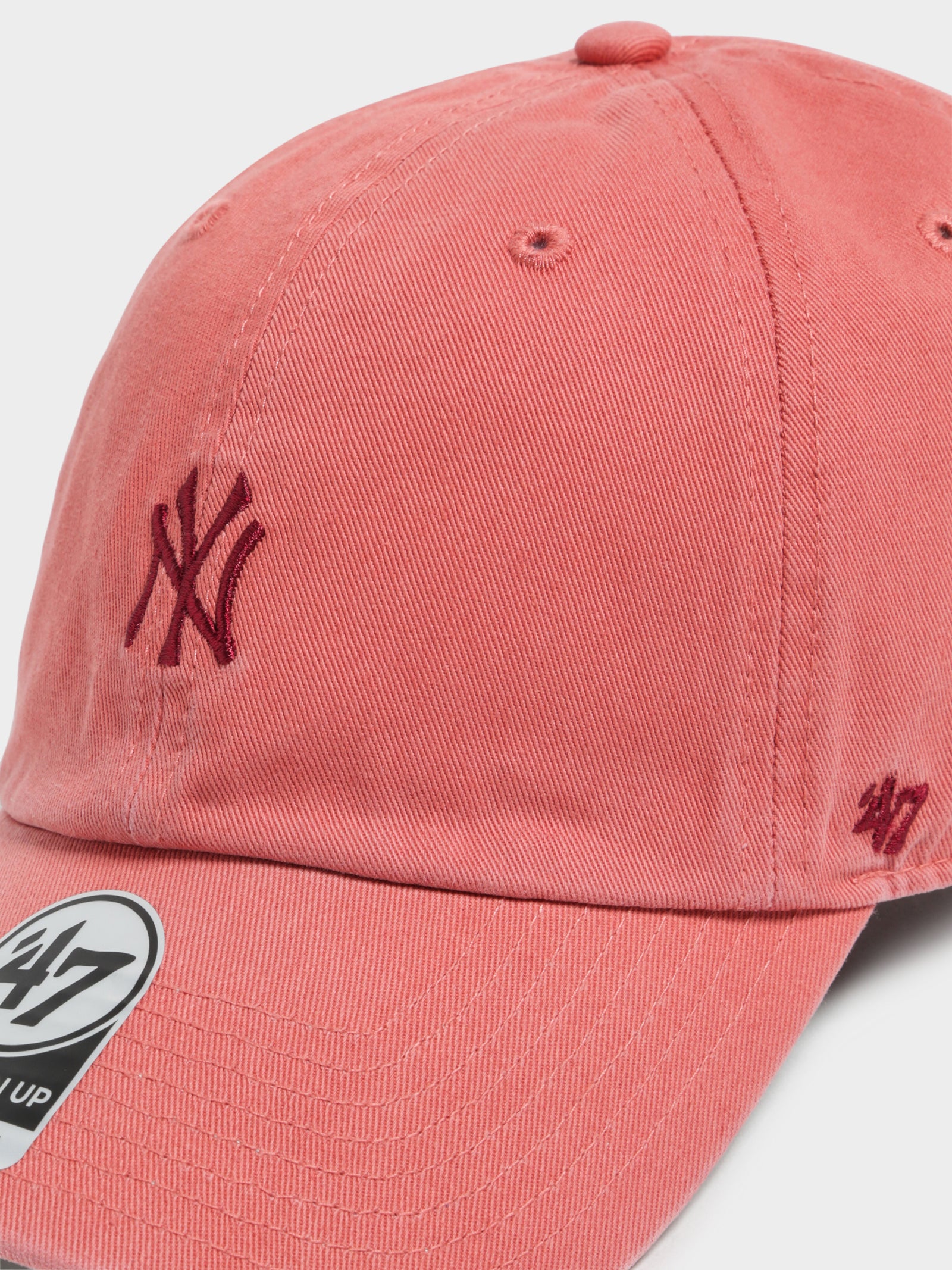 Base Runner New York Yankees Cap in Island Red